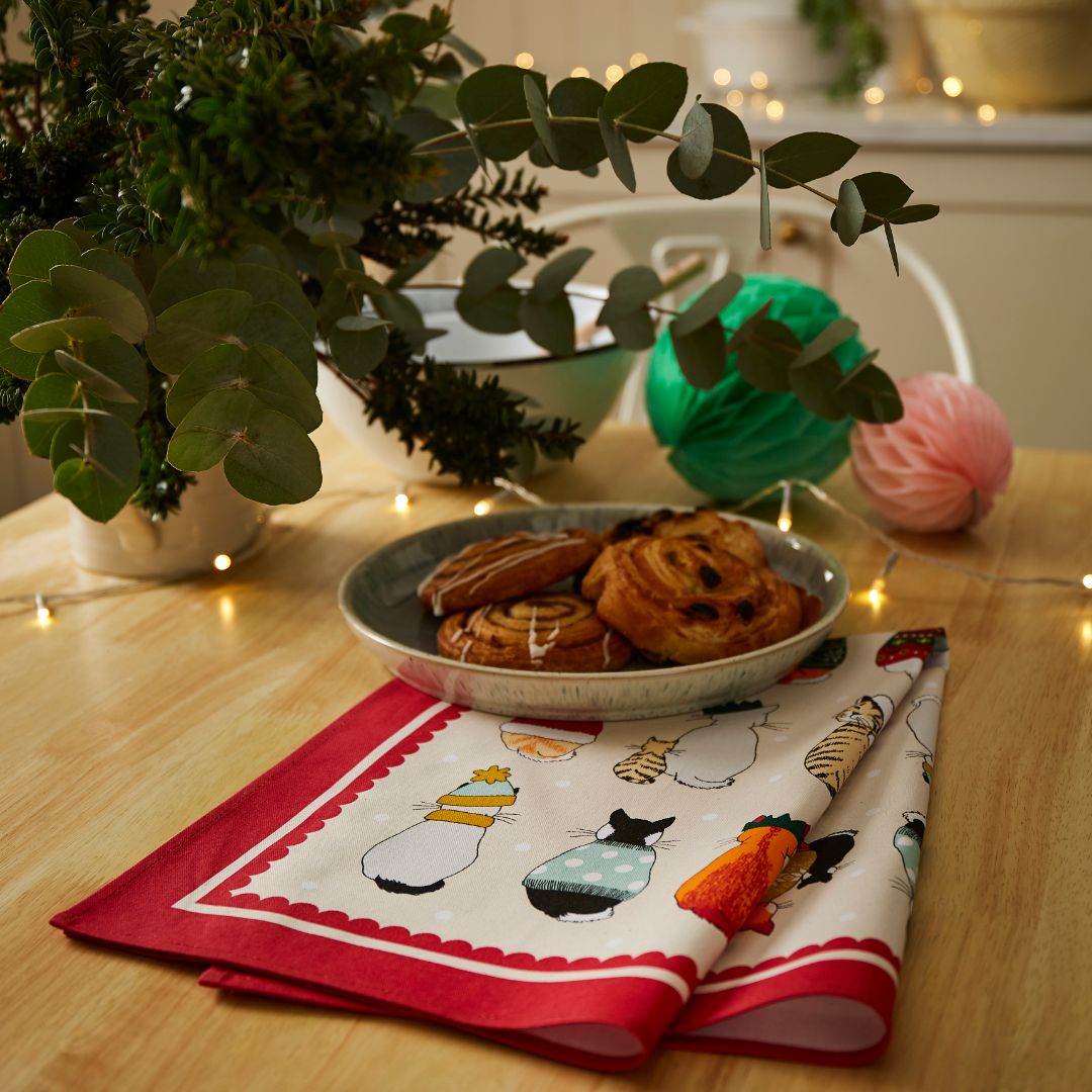 Ulster Weavers Christmas Cats in Waiting Tea Towel Red