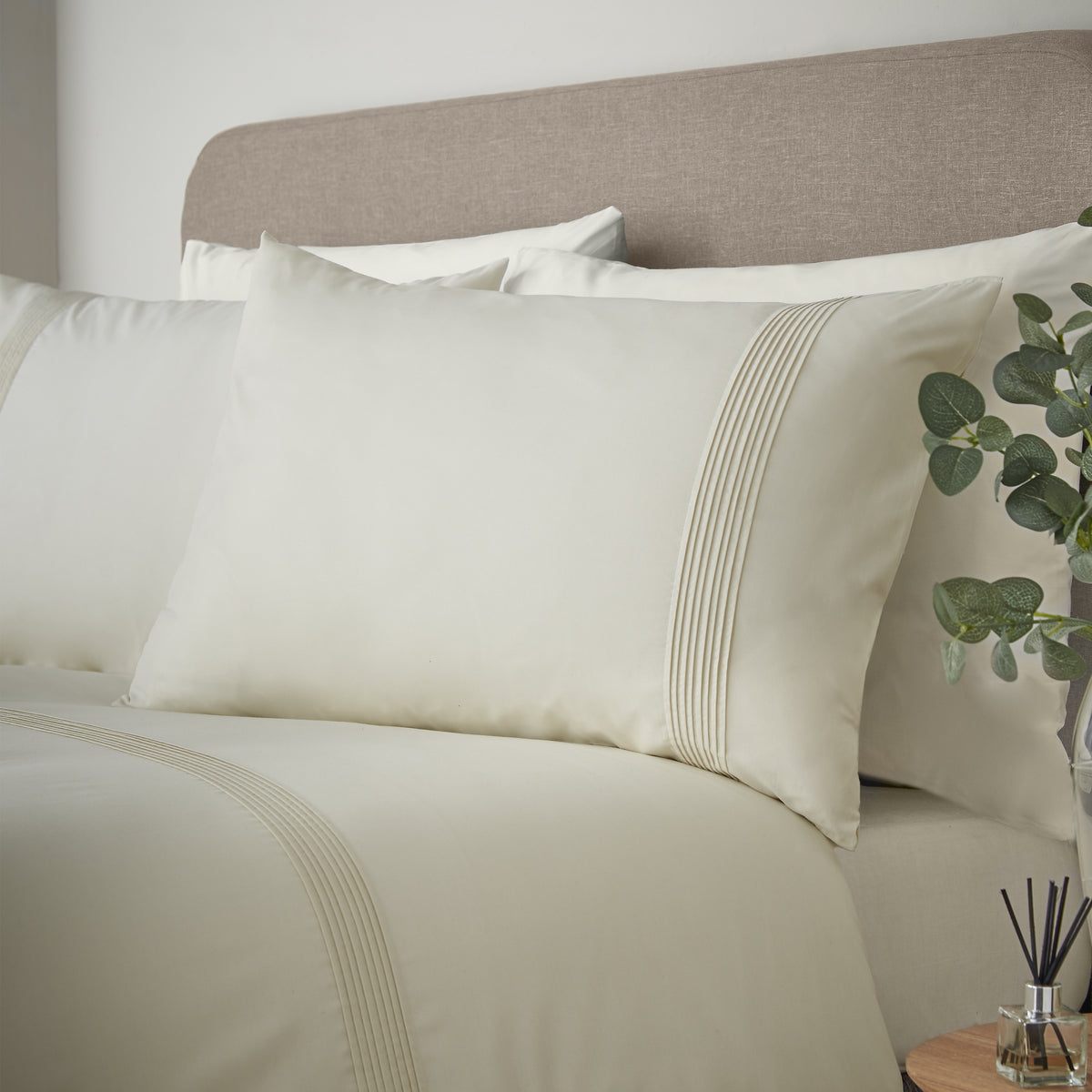 Catherine Lansfield Pintuck Easy Iron Percale Duvet Cover Bedding Set Cream