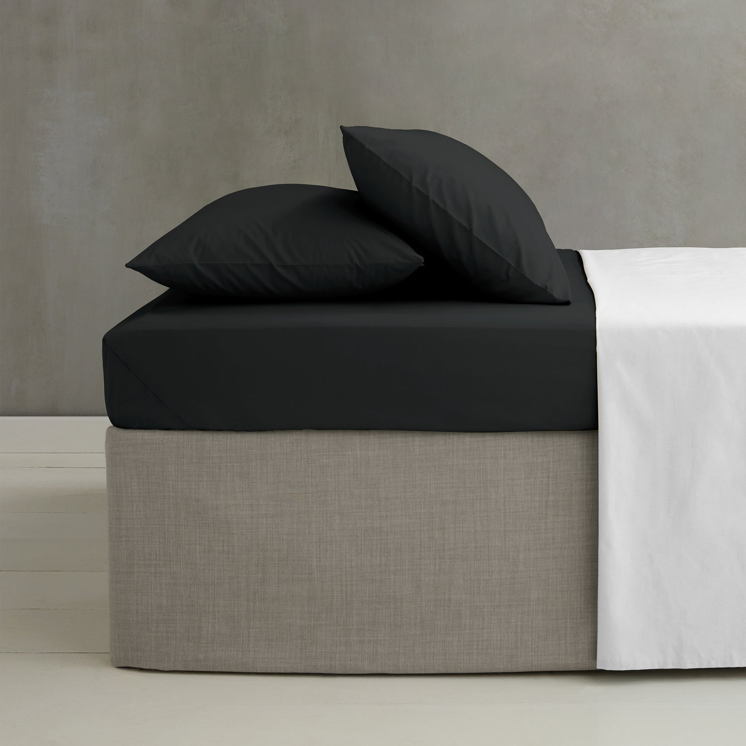 Catherine Lansfield Easy Iron Percale Weave Pillowcase Black