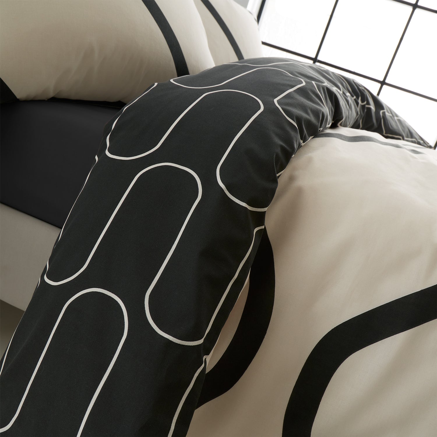 Catherine Lansfield Linear Curve Geometric Reversible Duvet Cover Bedding Set Black
