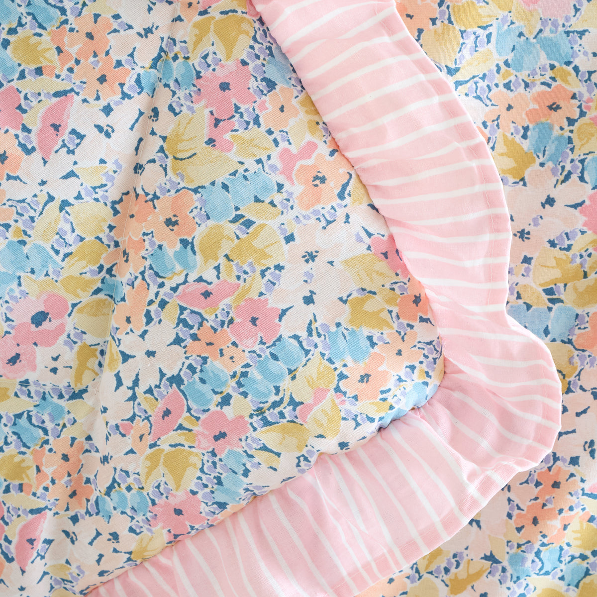 Catherine Lansfield Darcy Floral Reversible 220cm x 230cm Bedspread Set Pink