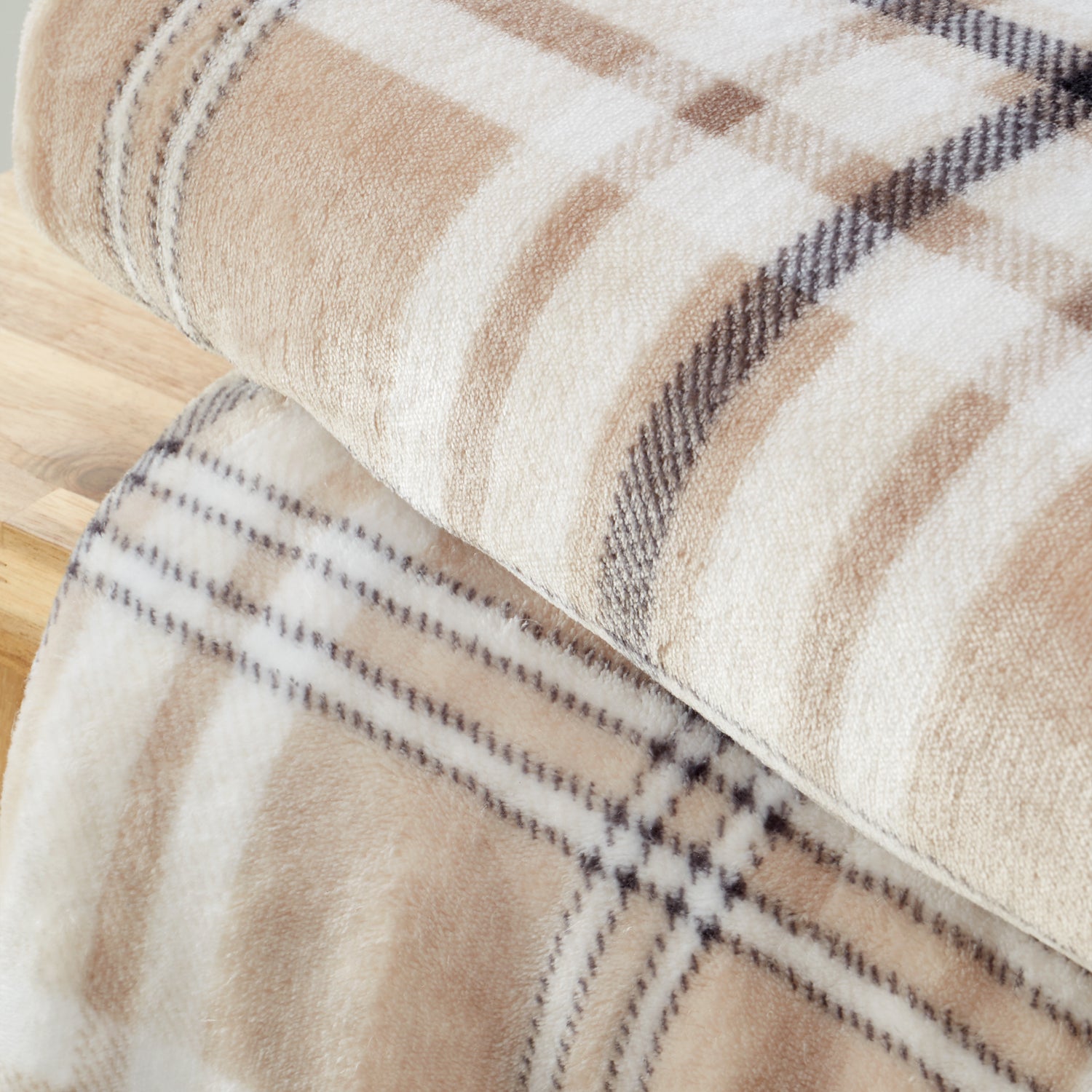 Catherine Lansfield Kelso Check Sherpa Lined 130cm x 170cm Throw Natural