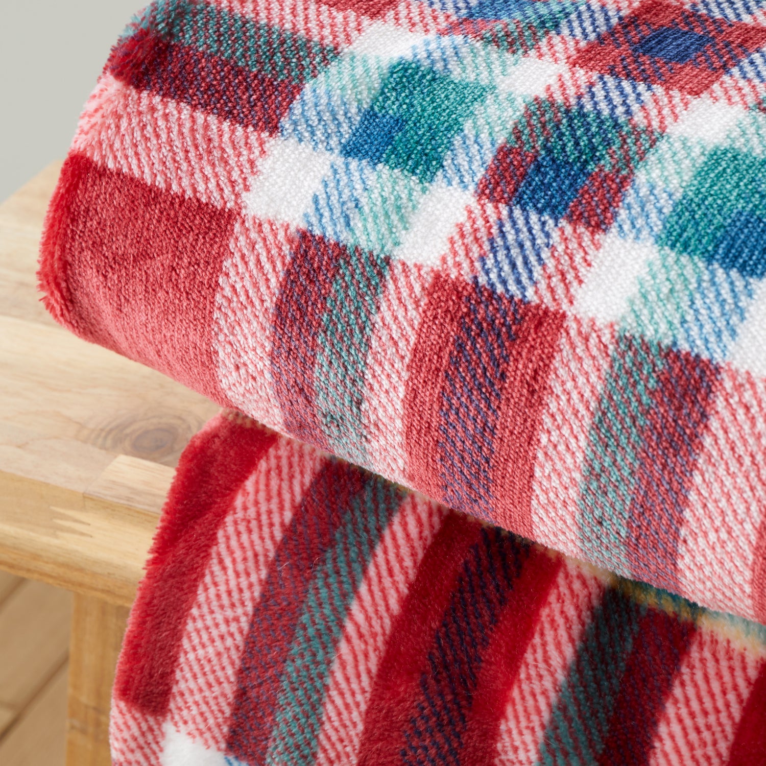 Catherine Lansfield Kelso Check Sherpa Lined 130cm x 170cm Throw Red