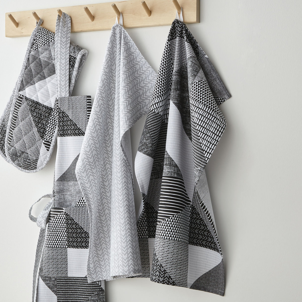 Catherine Lansfield Larsson Geo Oven Glove Grey