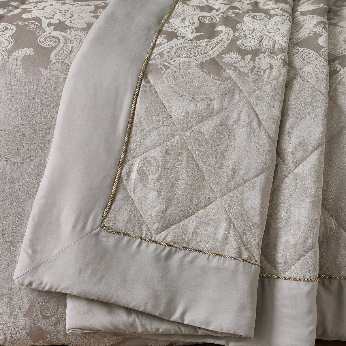 Catherine Lansfield Opulent Jacquard 240cm x 260cm Bedspread Champagne