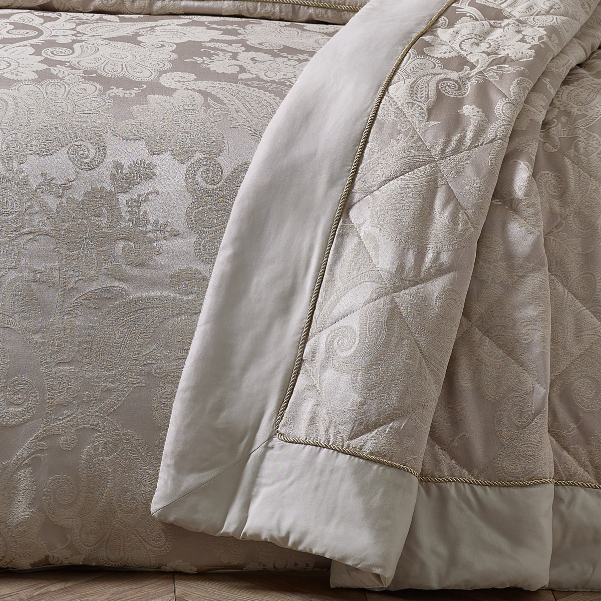 Catherine Lansfield Opulent Jacquard 240cm x 260cm Bedspread Champagne