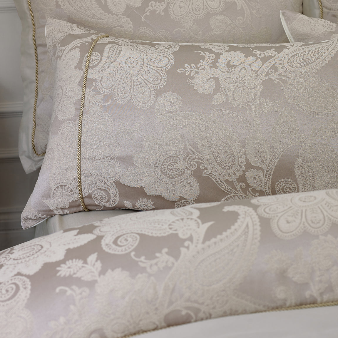 Catherine Lansfield Opulent Jacquard Duvet Cover Bedding Set Champagne