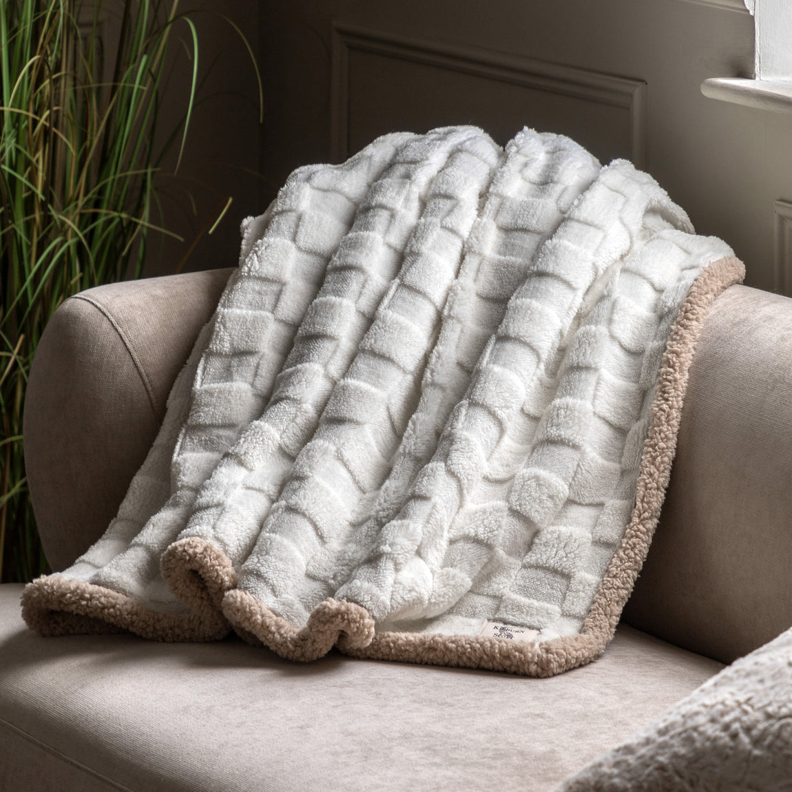 Oakley 140cm x 180cm Checked Sherpa Throw Cream