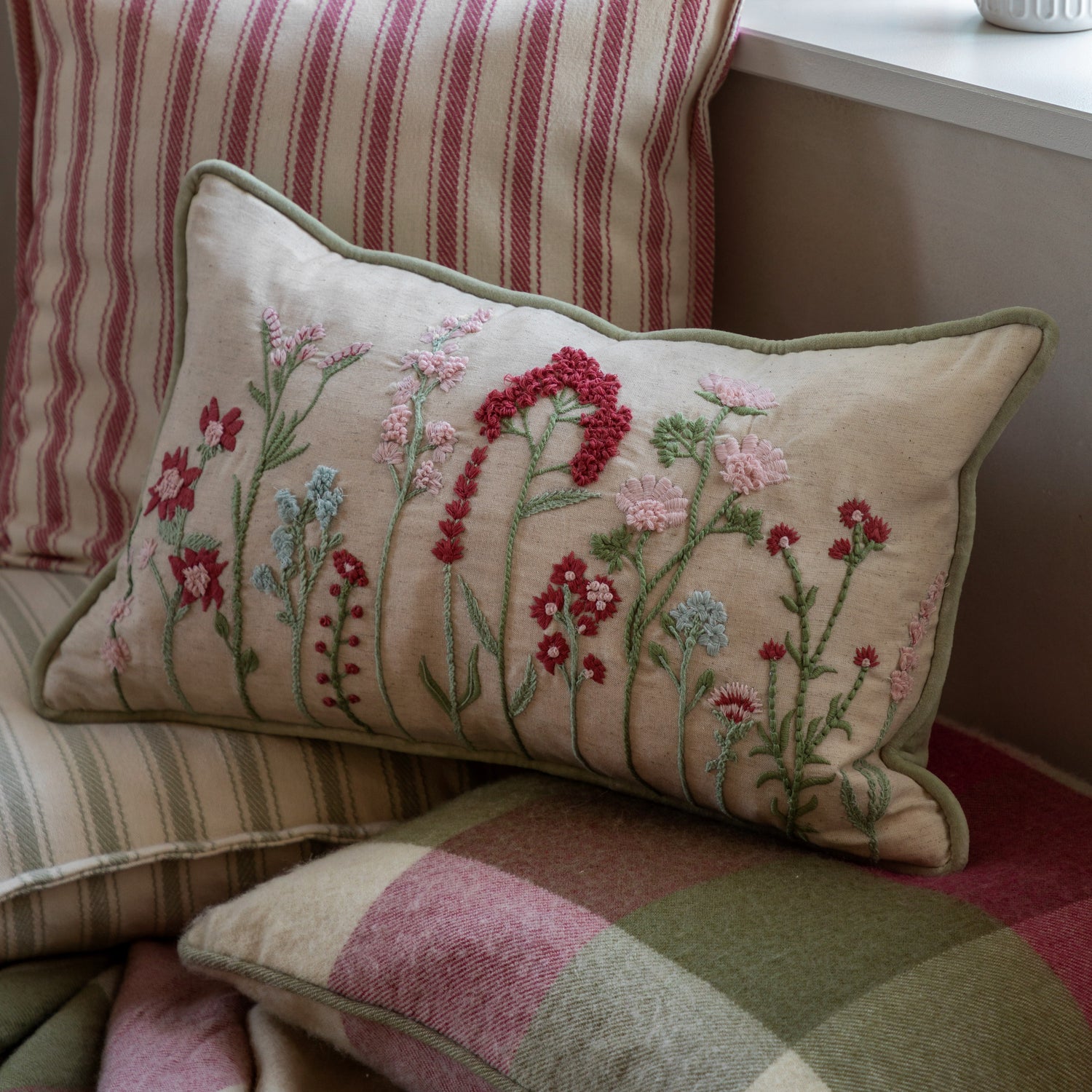 Penrith Meadow 30cm x 50cm Feather Filled Boudoir Natural