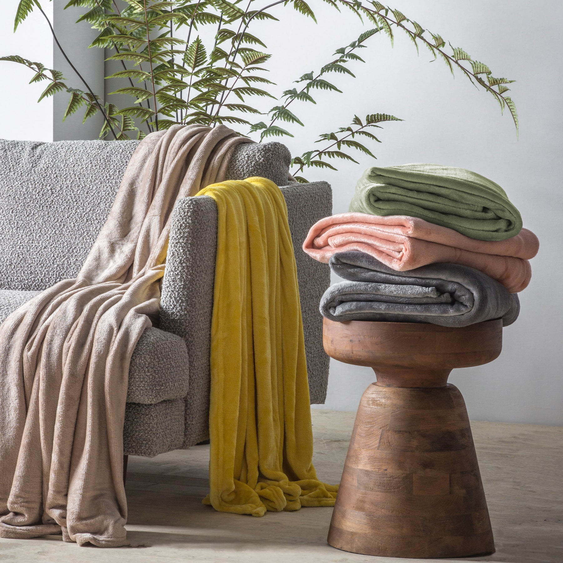 Rolled 140cm x 180cm Flannel Fleece Throw Blush