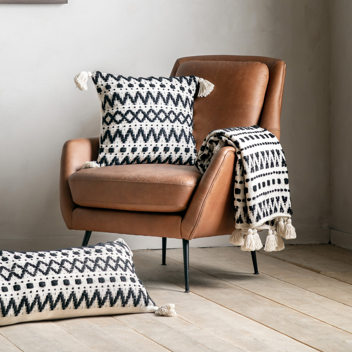 Tufted 130cm x 170cm Throw Black Cream