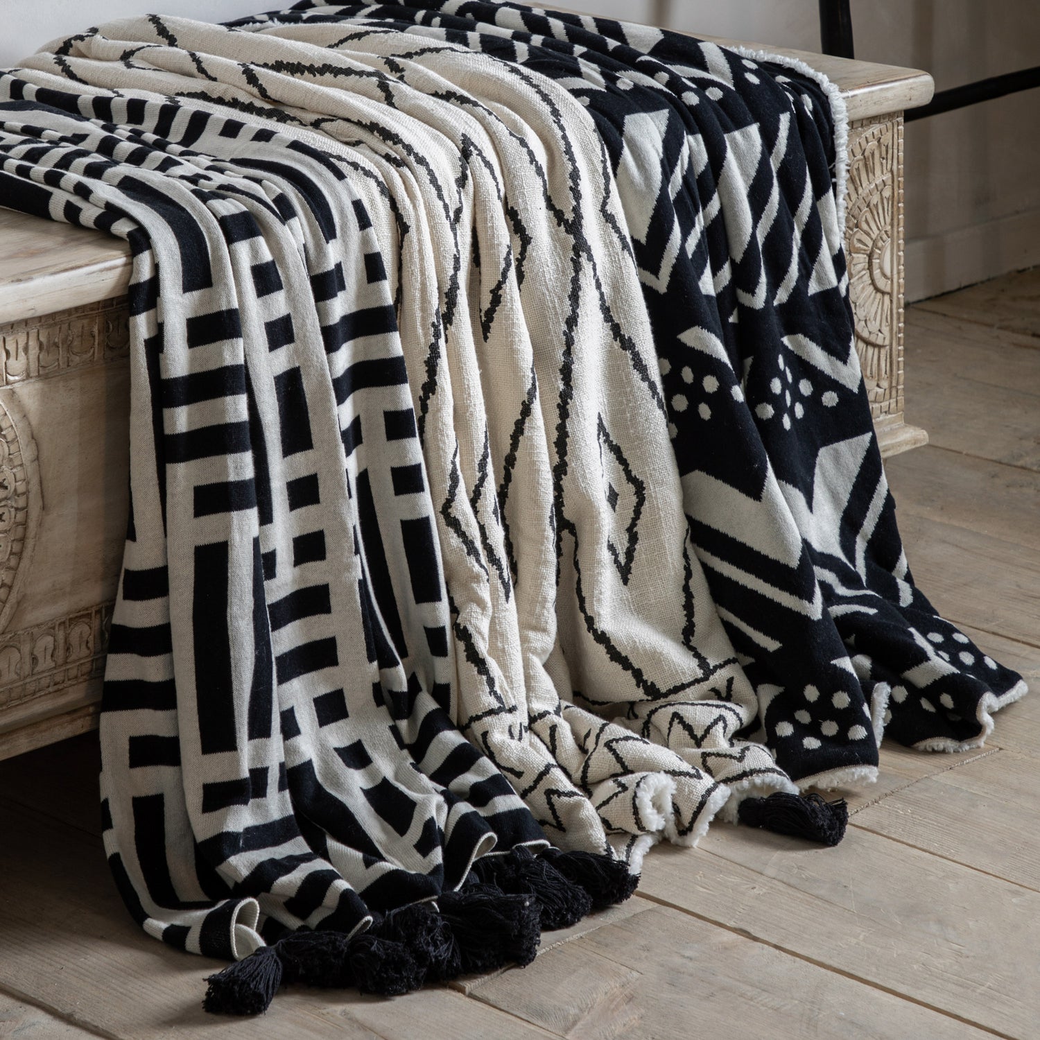 Houndslow Knit 130cm x 170cm Reversible Sherpa Throw Black
