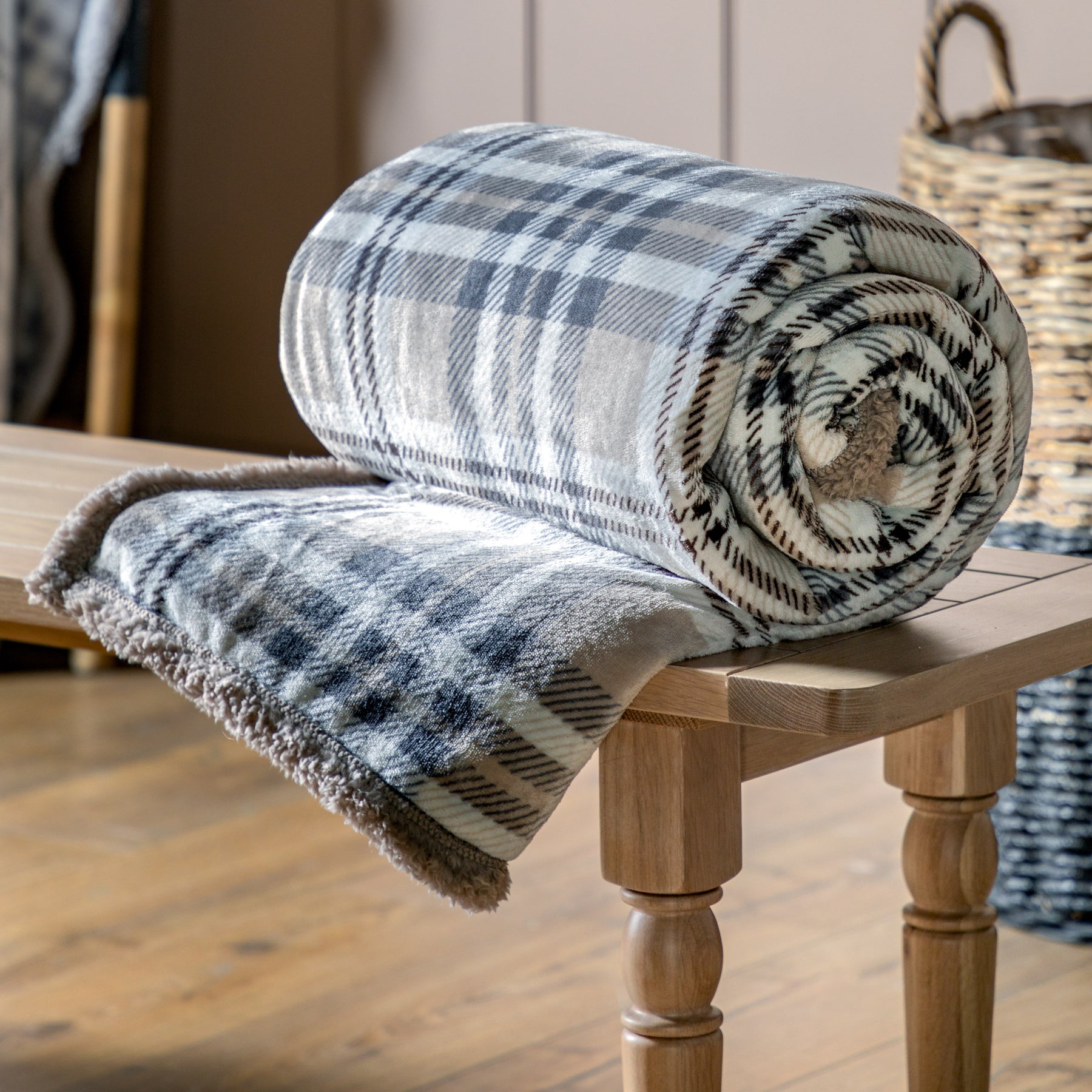 Tartan 152cm x 177cm Sherpa Throw Natural