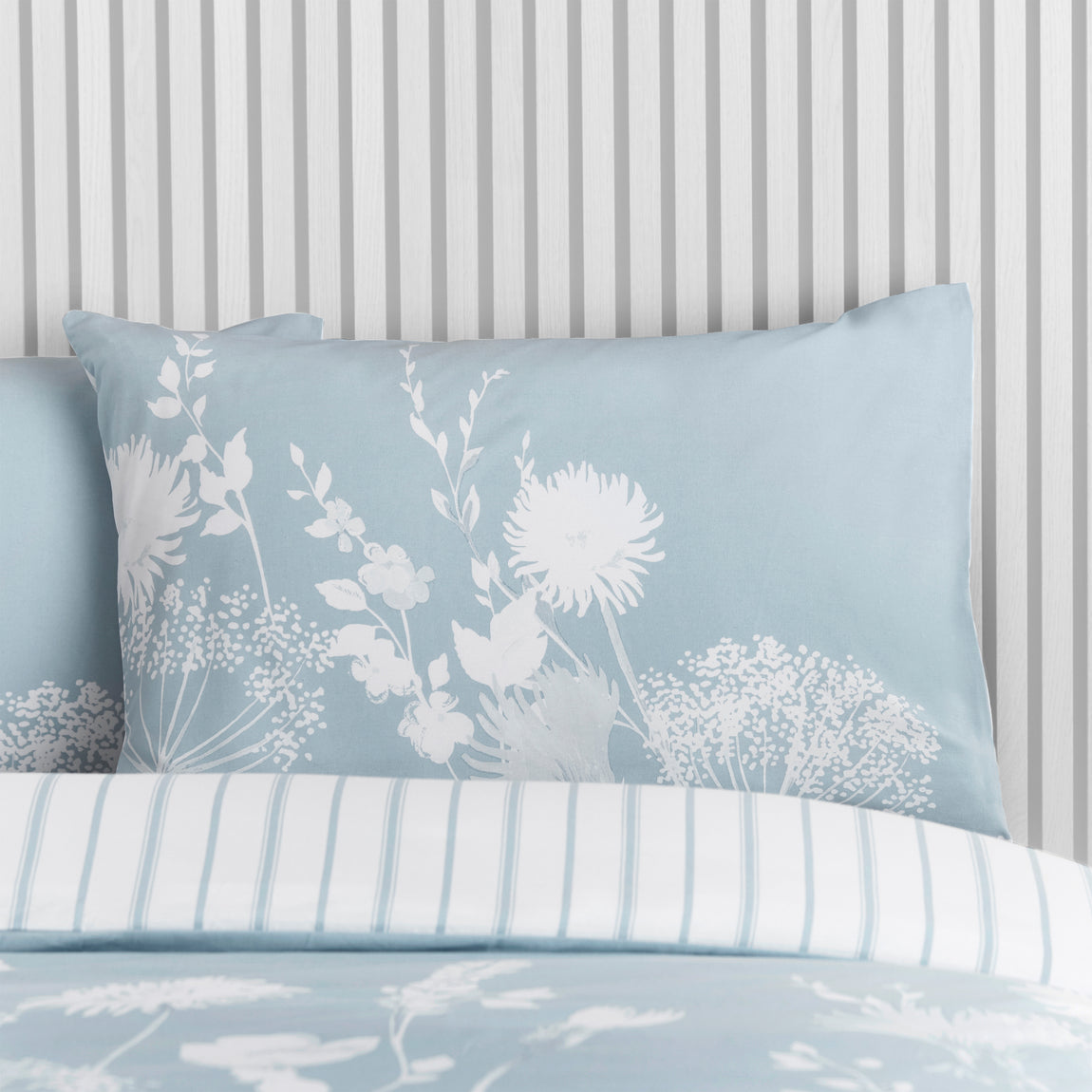 Catherine Lansfield Meadowsweet Floral Duvet Cover Bedding Set Blue