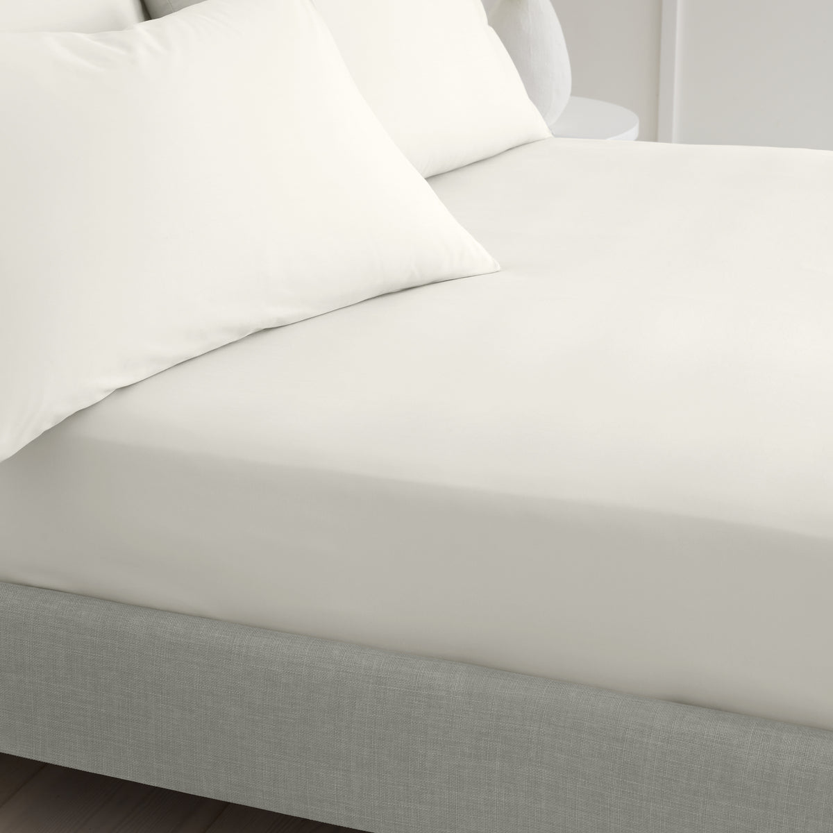 Bianca 200 Thread Count Cotton Percale Extra Deep Bed Linen Fitted Sheet Cream