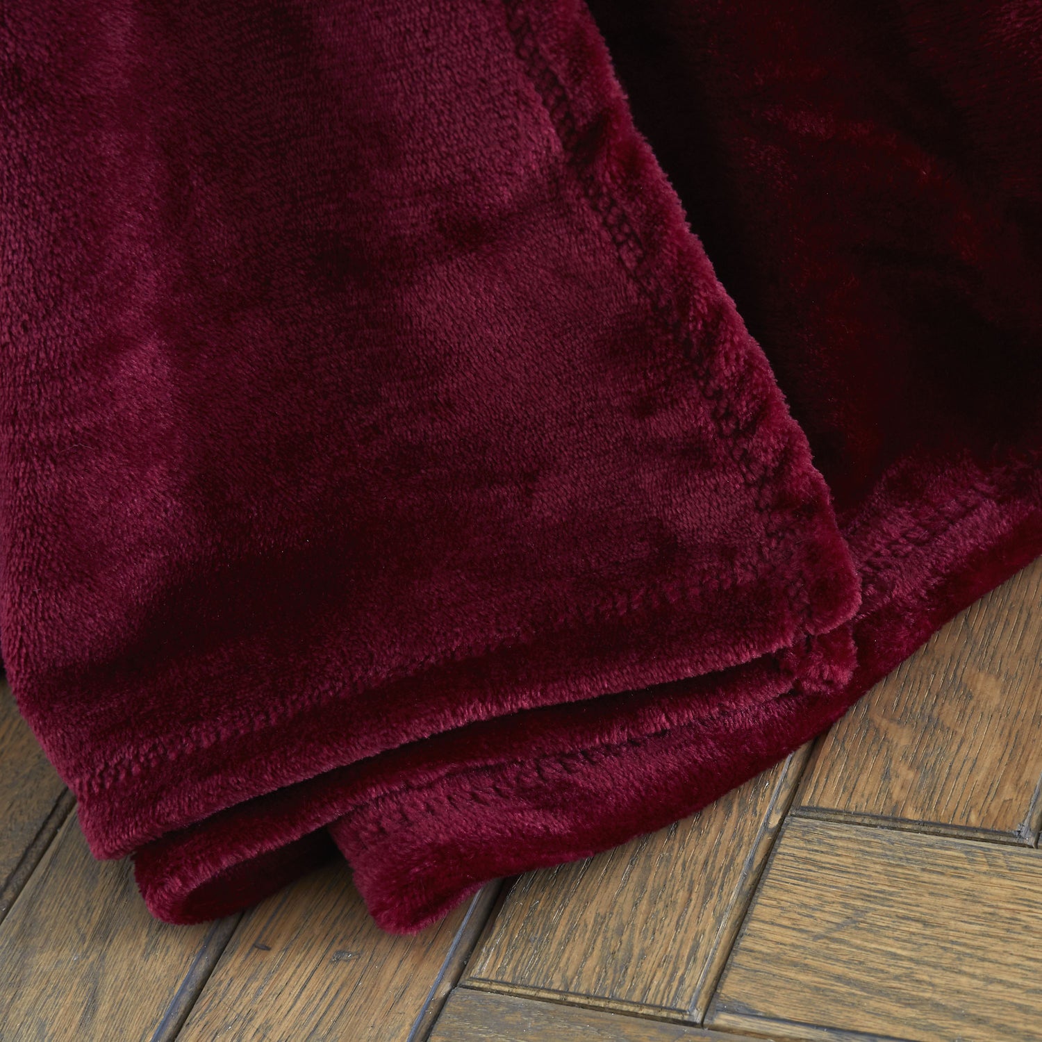 Catherine Lansfield Raschel Velvet Touch 200cm x 240cm Throw Red