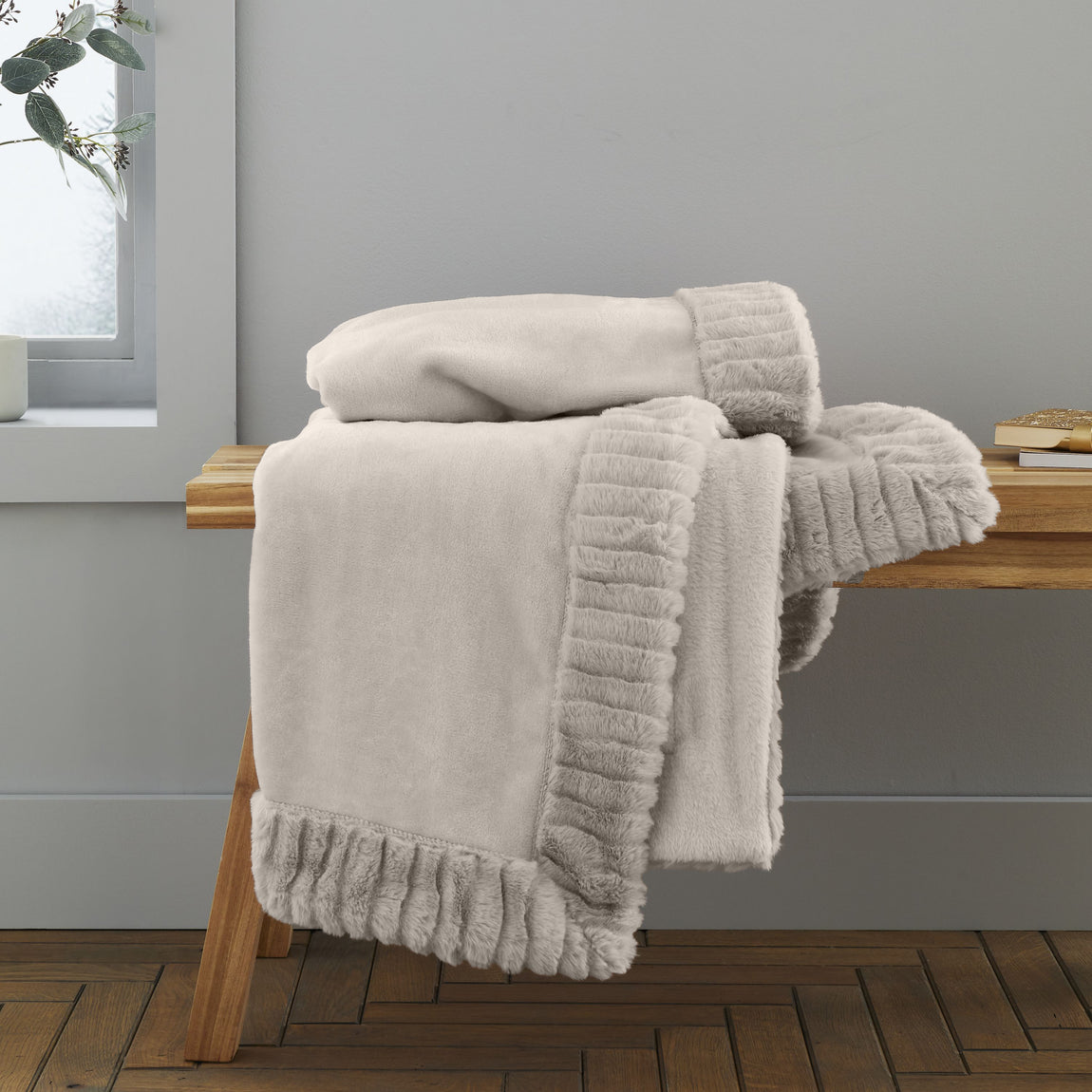 Catherine Lansfield Velvet And Faux Fur Soft 150cmx200cm Throw Natural