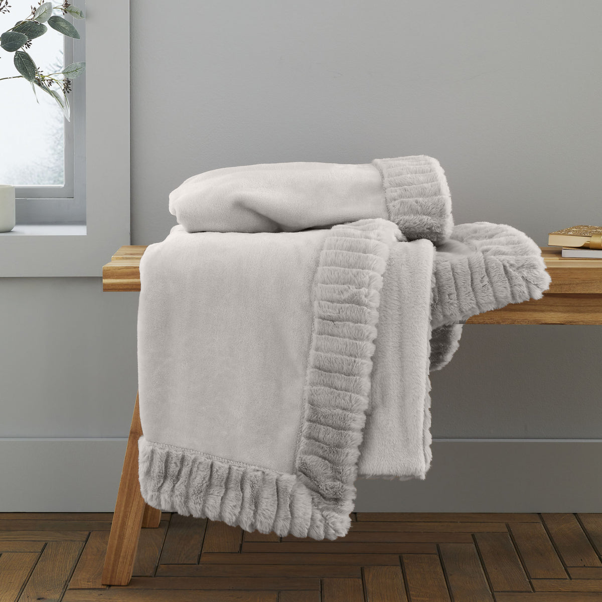 Catherine Lansfield Velvet And Faux Fur 150cmx200cm Throw Silver Grey