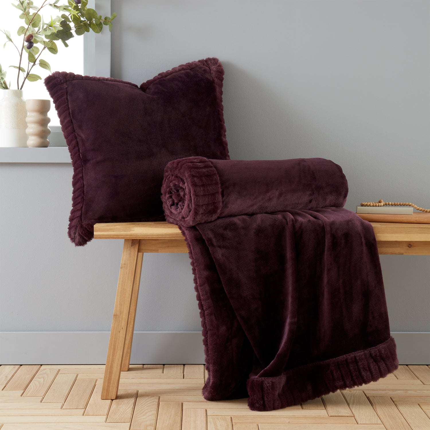 Catherine Lansfield Velvet and Faux Fur 150cmx200cm Throw Plum