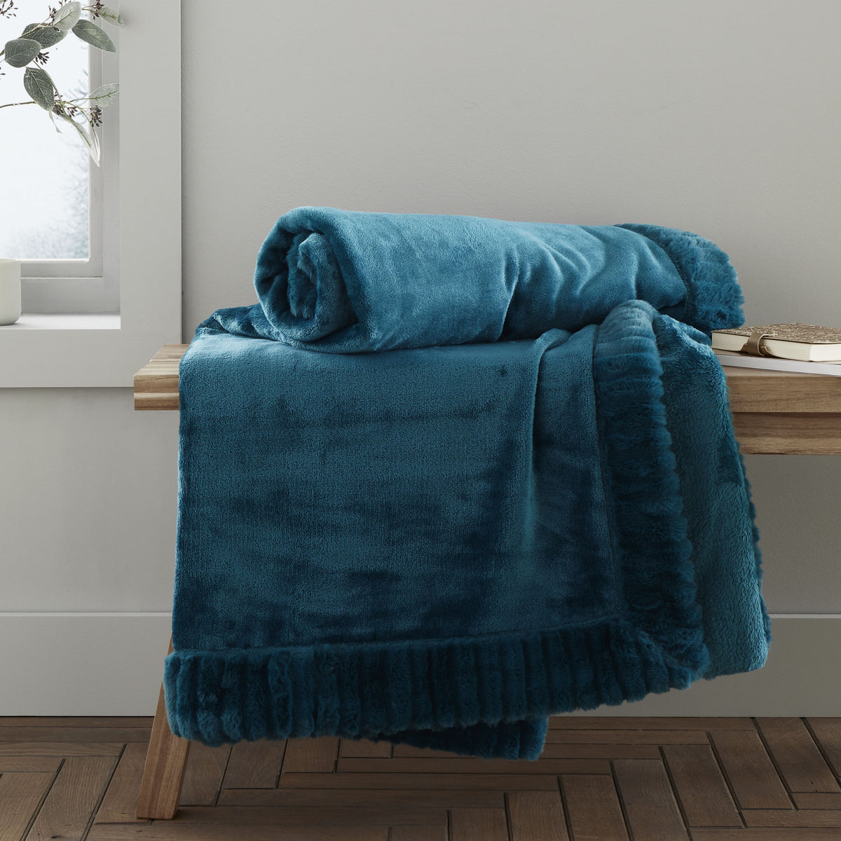 Catherine Lansfield Velvet And Faux Fur 150cmx200cm Throw Teal