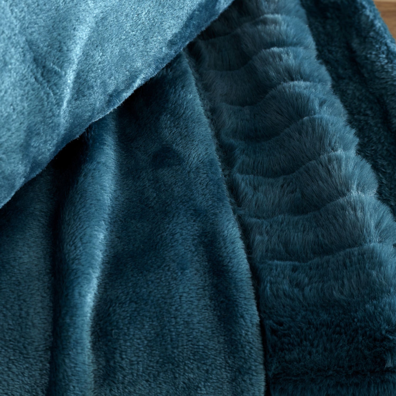 Catherine Lansfield Velvet And Faux Fur 150cmx200cm Throw Teal