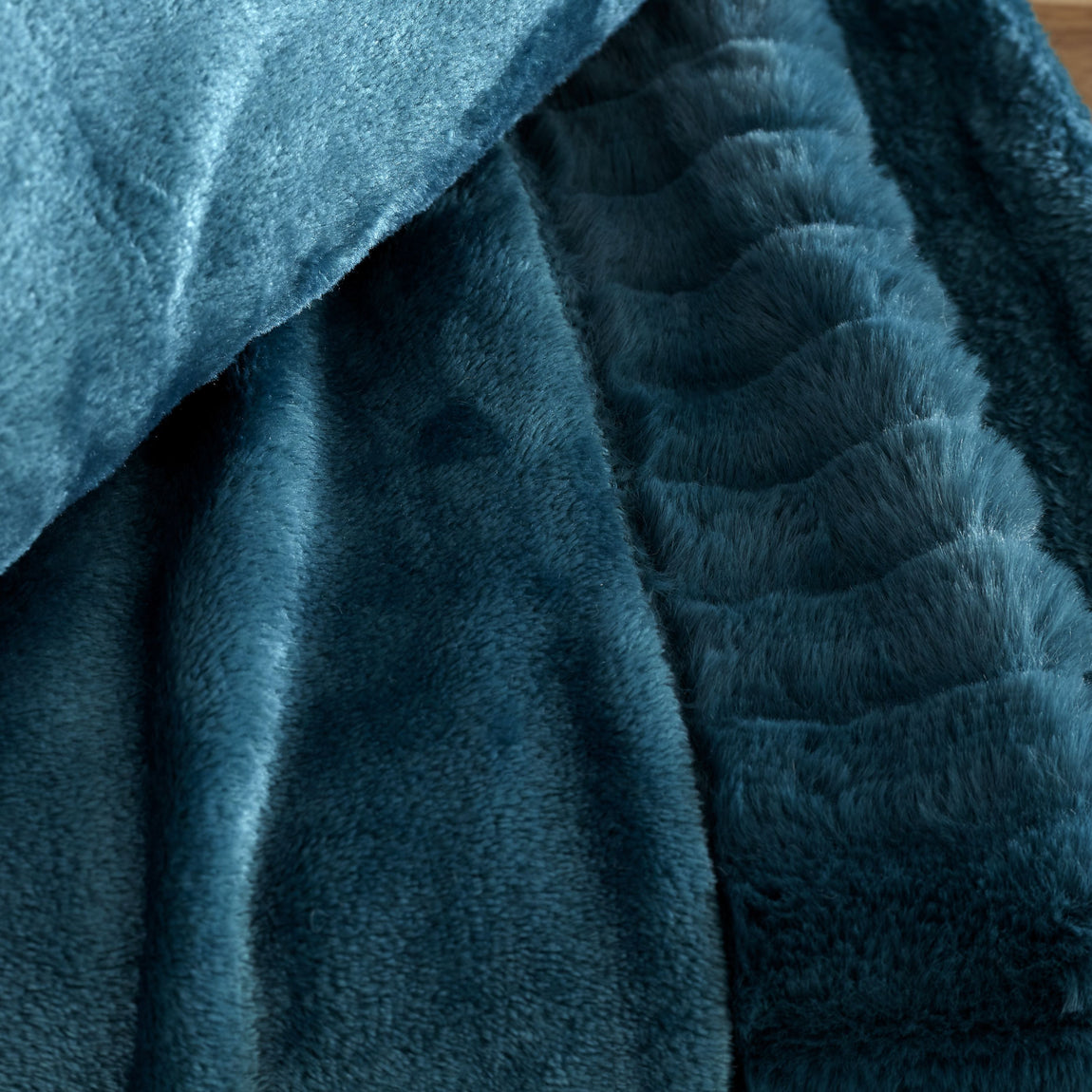 Catherine Lansfield Velvet And Faux Fur 150cmx200cm Throw Teal