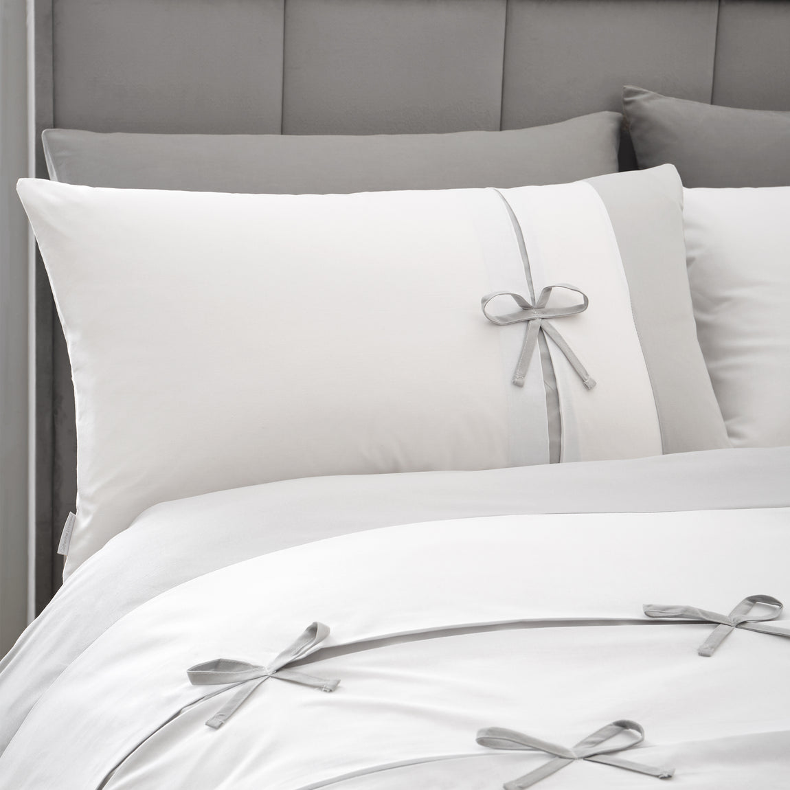 Catherine Lansfield Milo Bow Duvet Cover Bedding Set White