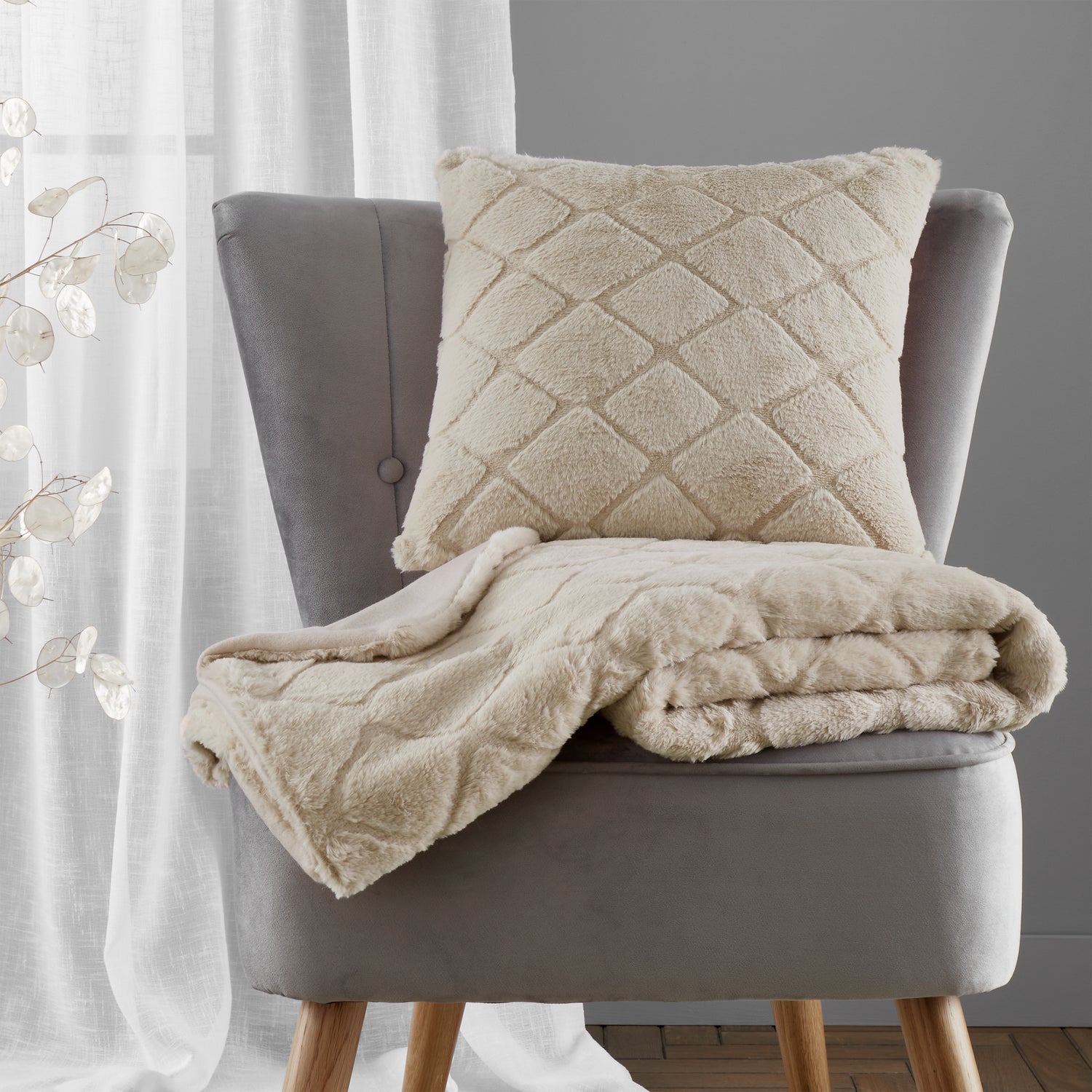 Catherine Lansfield Cosy Diamond Faux Fur 130cmx170cm Throw Natural
