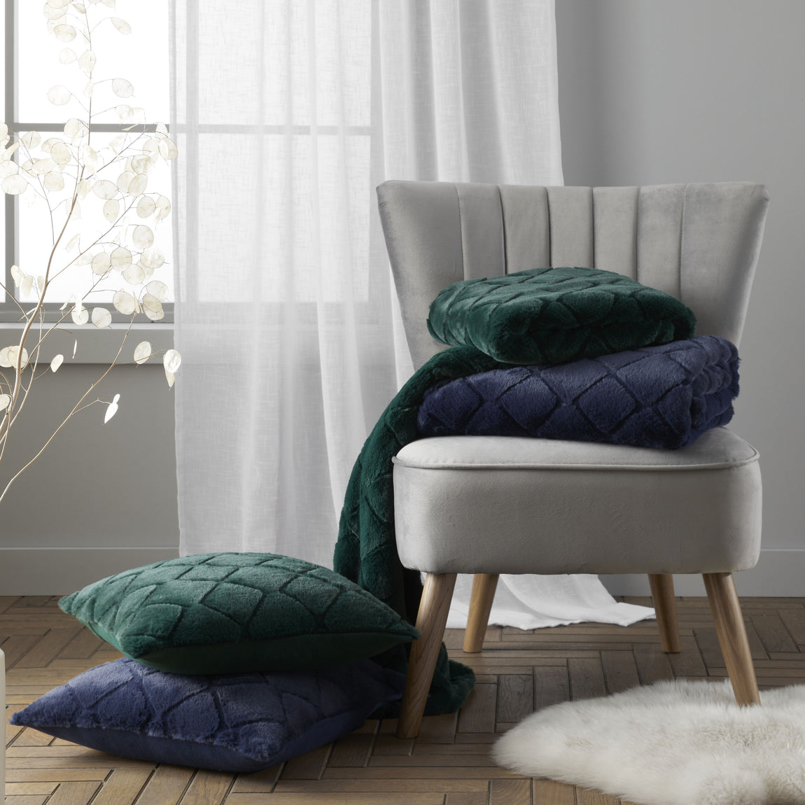 Catherine Lansfield Cosy Diamond Faux Fur 130cmx170cm Throw Navy Blue