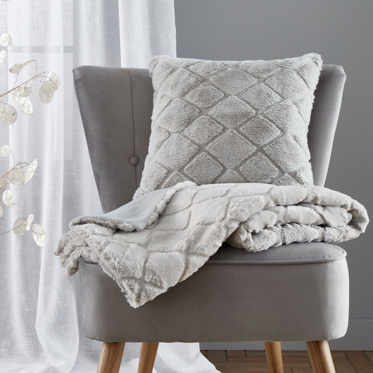Catherine Lansfield Cosy Diamond Faux Fur 130cmx170cm Throw Silver Grey