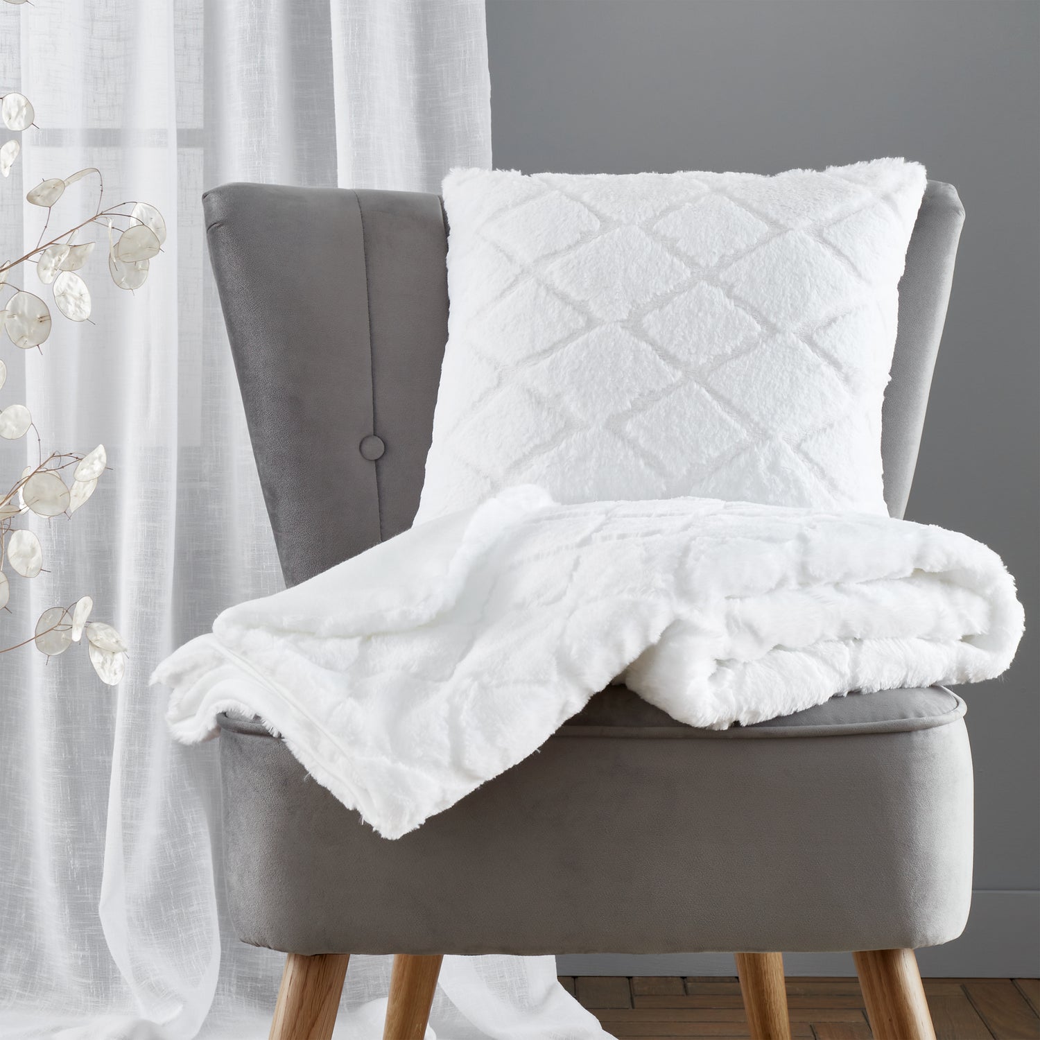 Catherine Lansfield Cosy Diamond Faux Fur 130cmx170cm Throw White