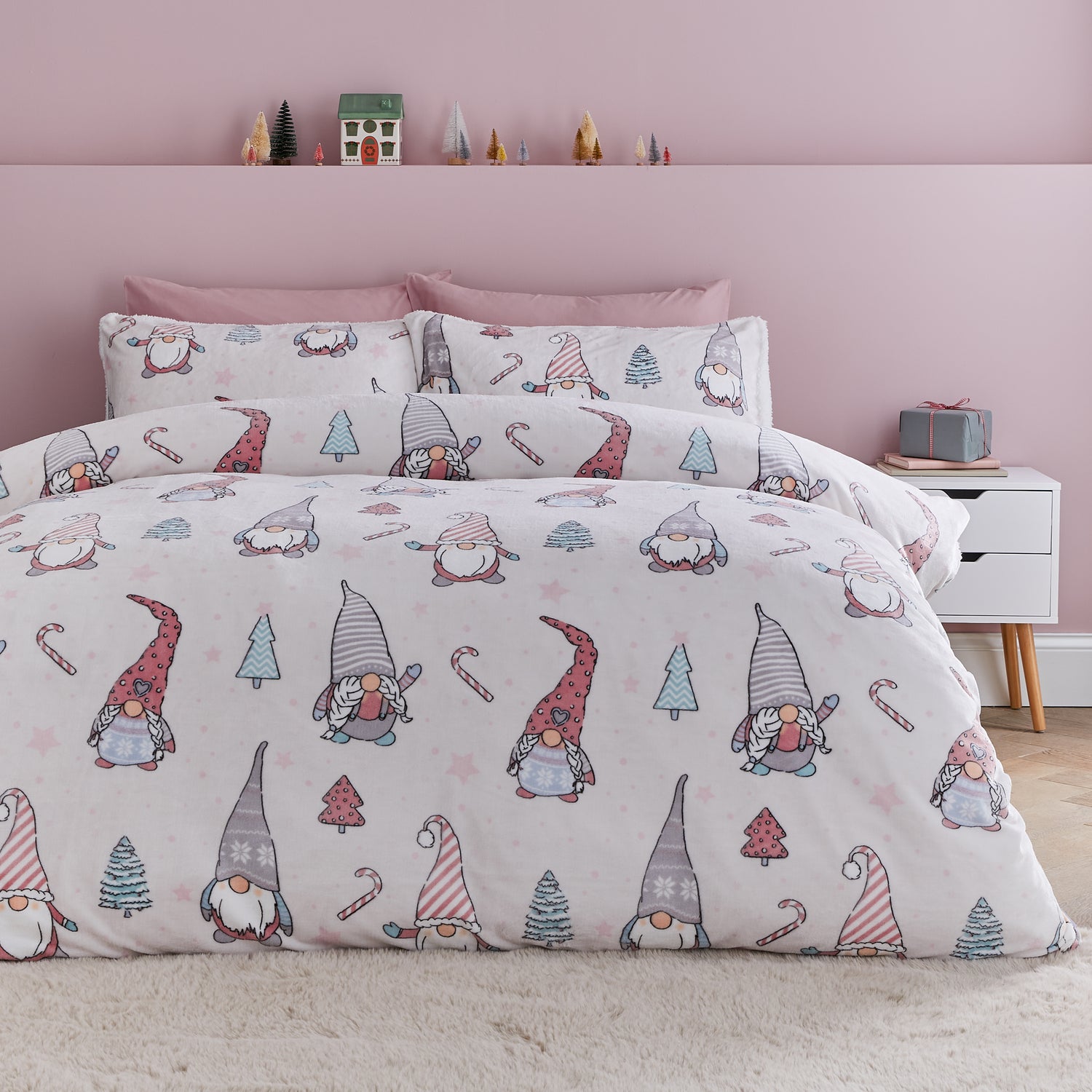 Catherine Lansfield Festive Gnomes Duvet Cover Bedding Set Pink