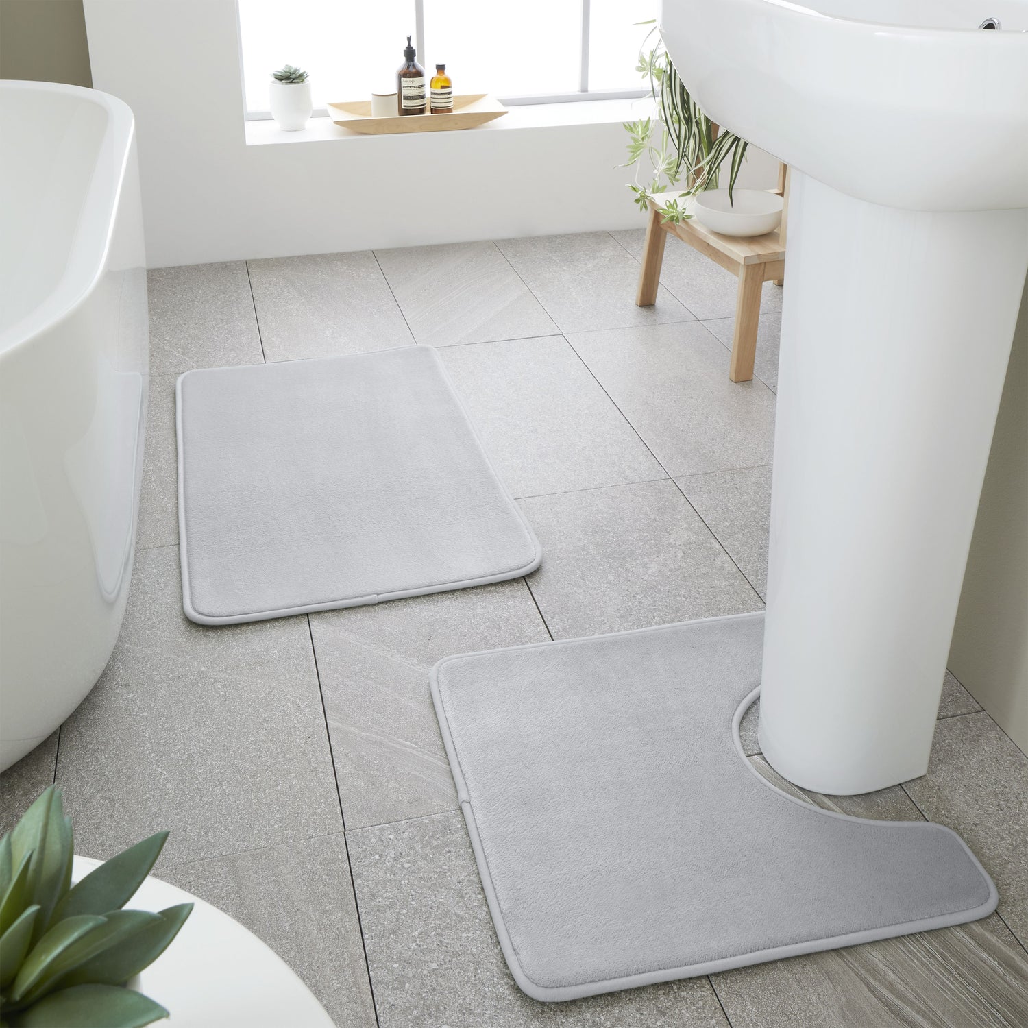Catherine Lansfield Anti Bacterial Memory Foam Bath Mat and Pedestal Mat Silver