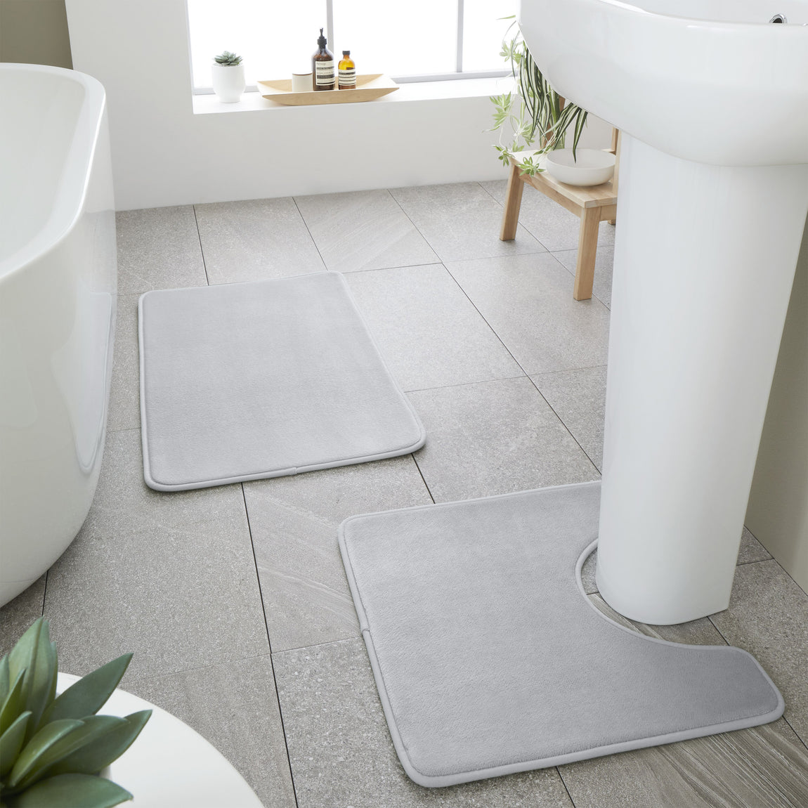 Catherine Lansfield Anti Bacterial Memory Foam Bath Mat and Pedestal Mat Silver