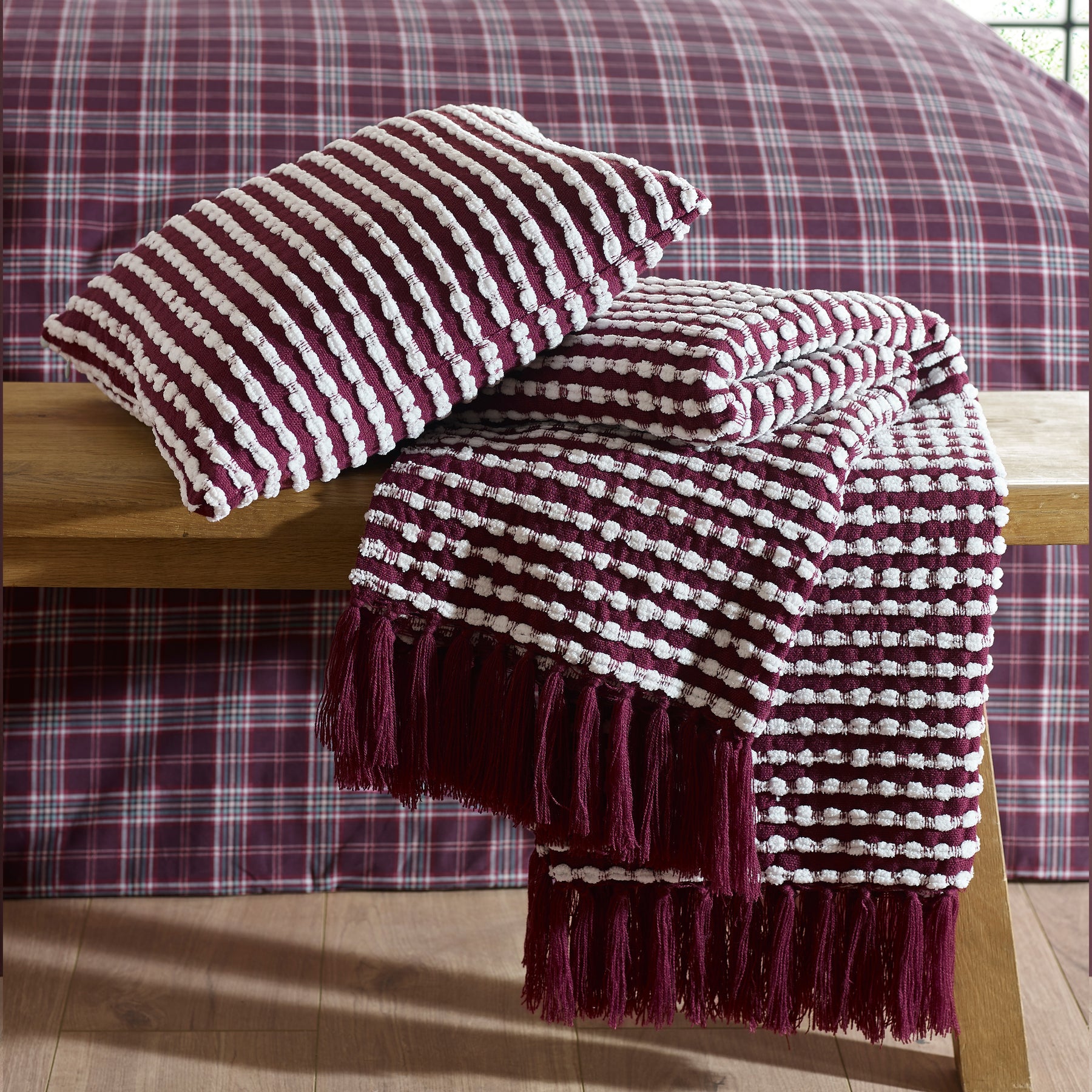 Catherine Lansfield Stab Stitch 125cm x 150cm Throw Plum