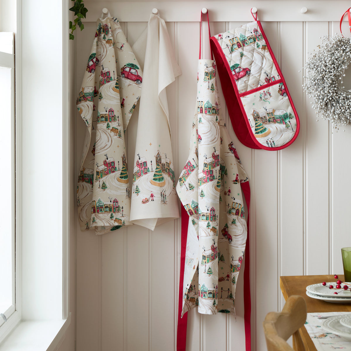 Catherine Lansfield Christmas Town Apron Natural