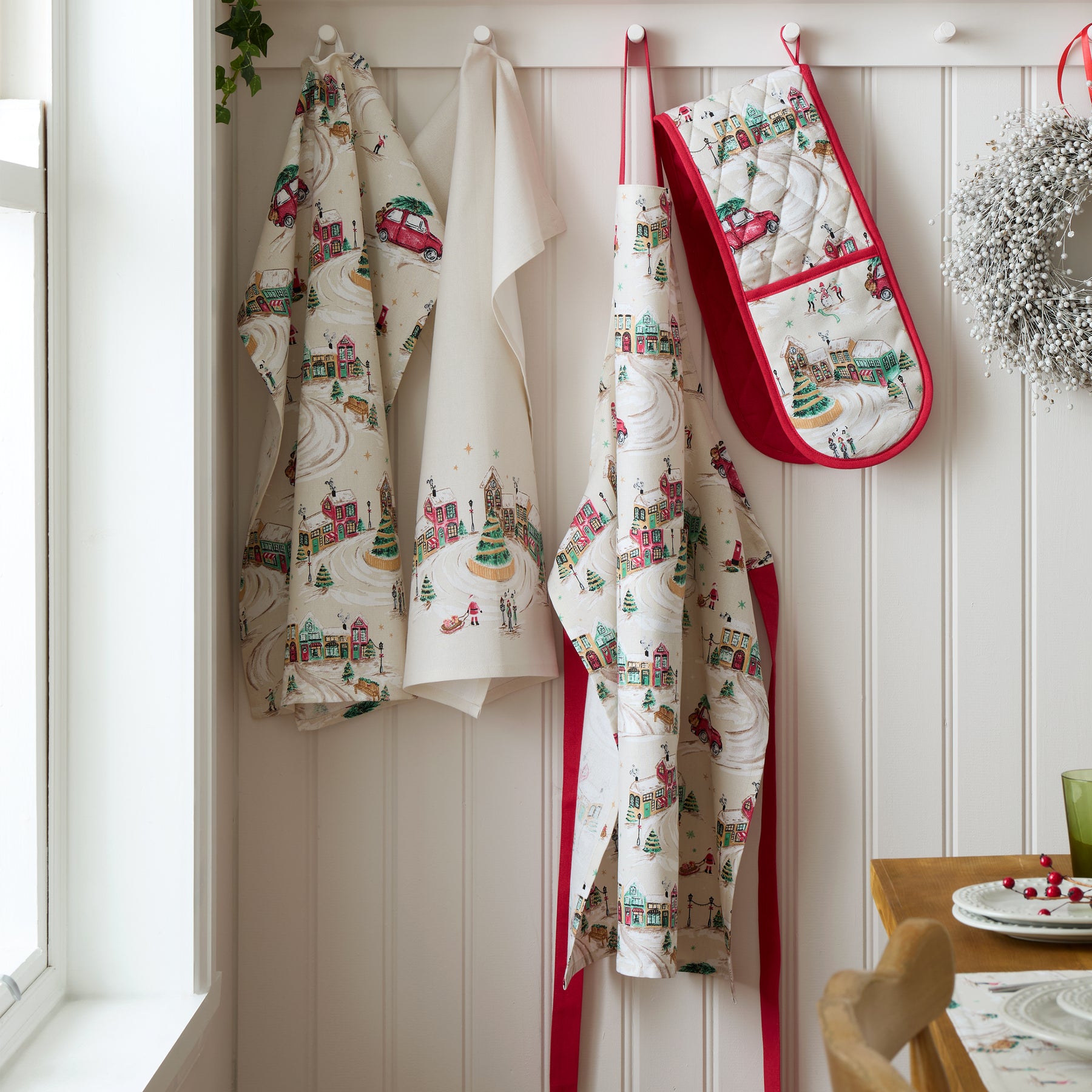 Catherine Lansfield Christmas Town Apron Natural