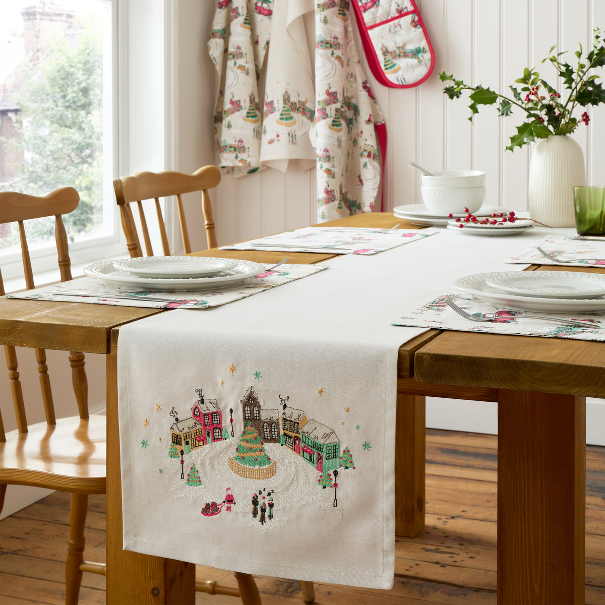 Catherine Lansfield Christmas Town 33cm x 220cm Runner Natural