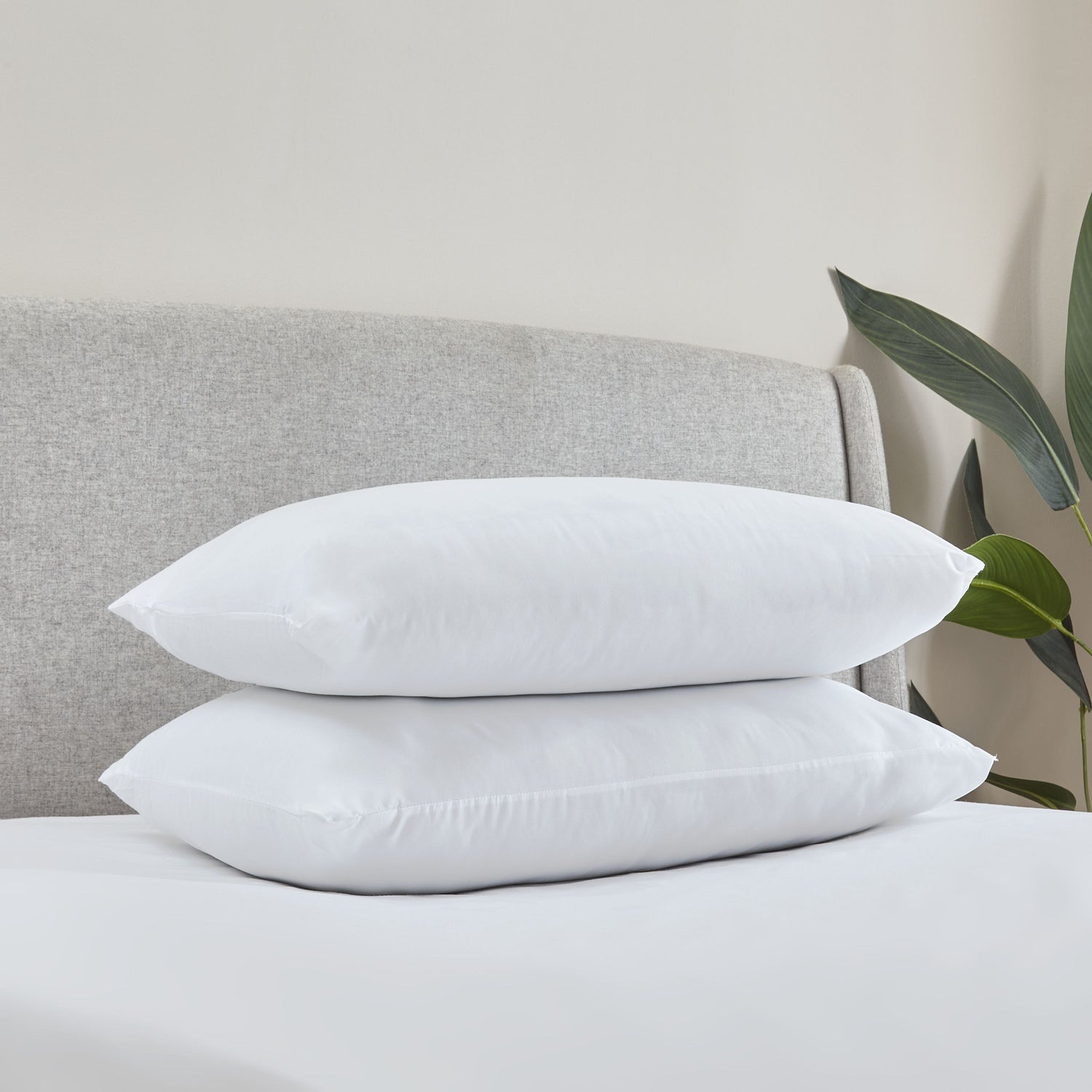 Catherine Lansfield So Soft Extra Fill Hollowfibre 48cm x 74cm White