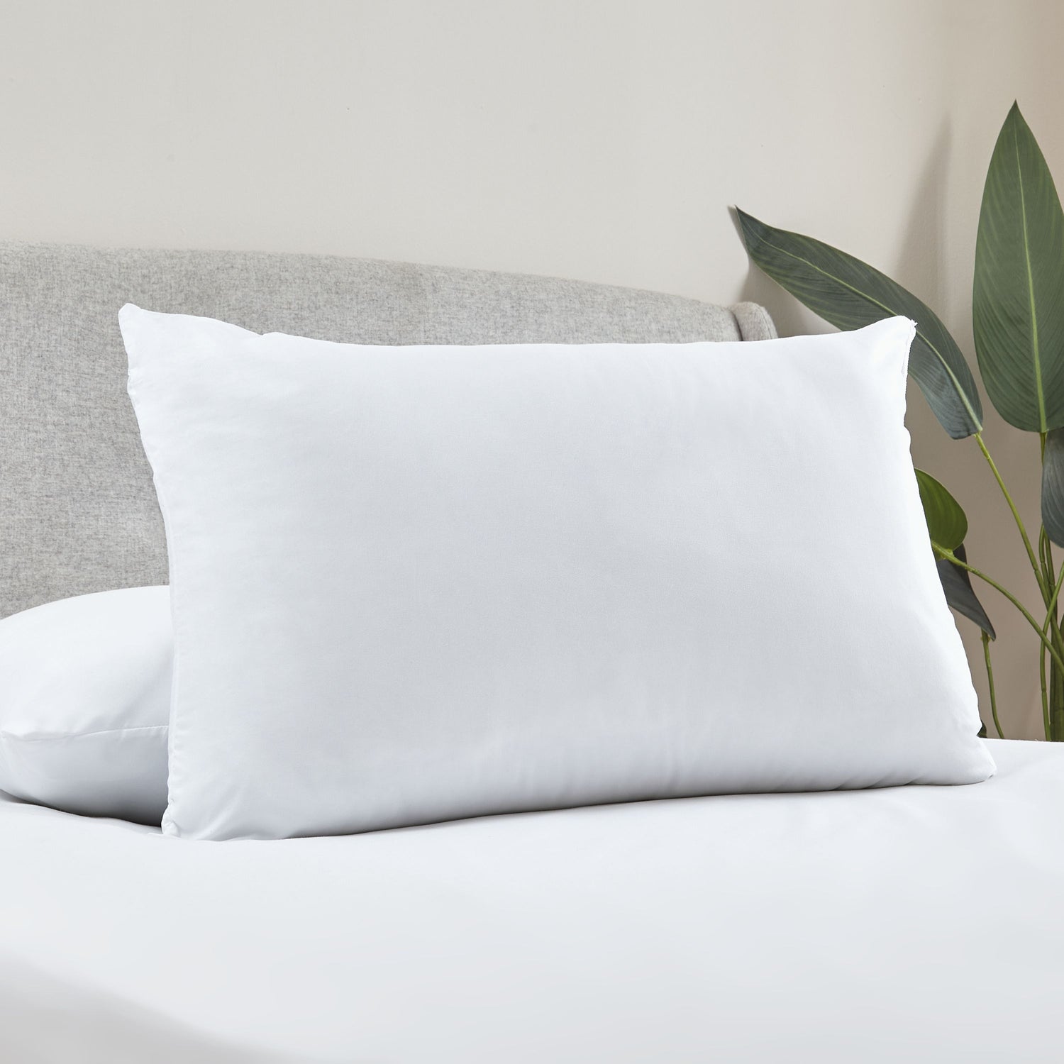 Catherine Lansfield So Soft Extra Fill Hollowfibre 48cm x 74cm White