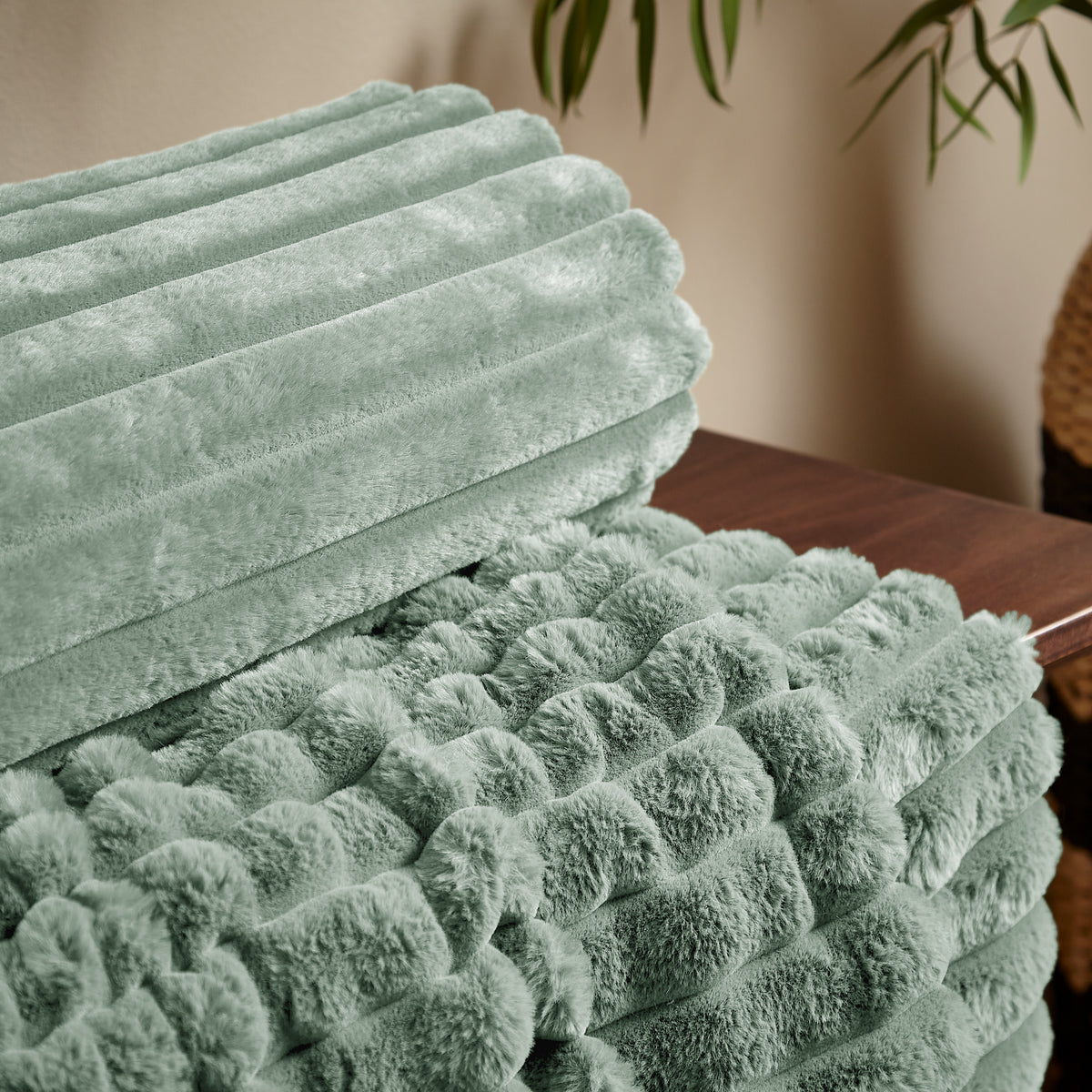 Catherine Lansfield Cosy Ribbed Soft Touch Velvet 130cm x 170cm Throw Green