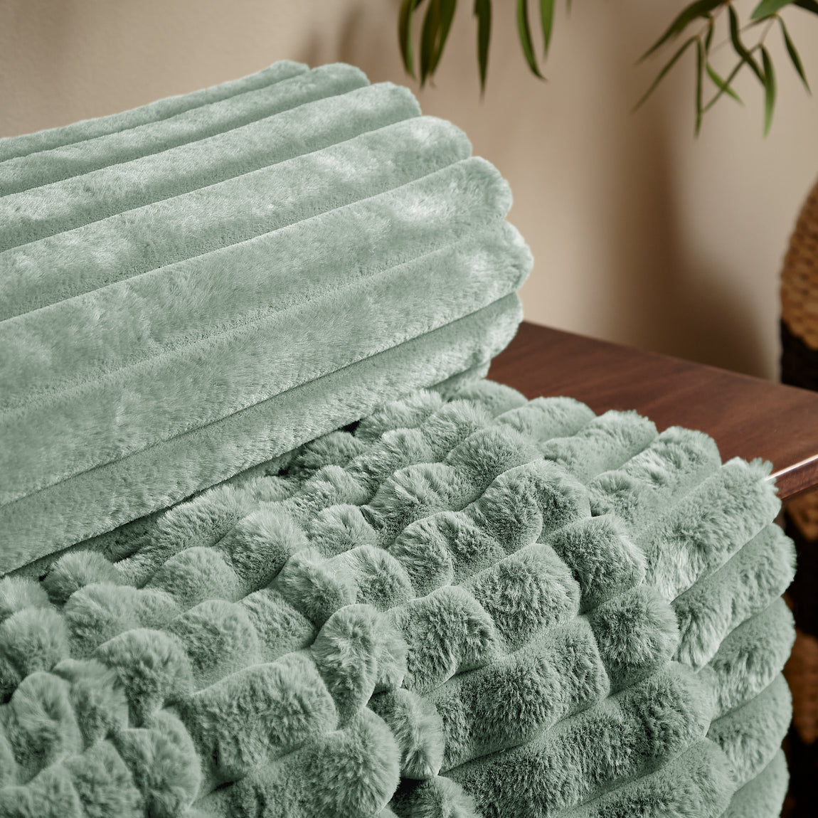 Catherine Lansfield Cosy Ribbed Soft Touch Velvet 130cm x 170cm Throw Green