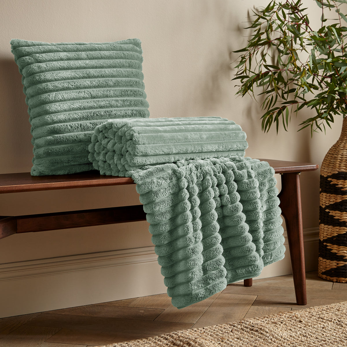 Catherine Lansfield Cosy Ribbed Soft Touch Velvet 130cm x 170cm Throw Green