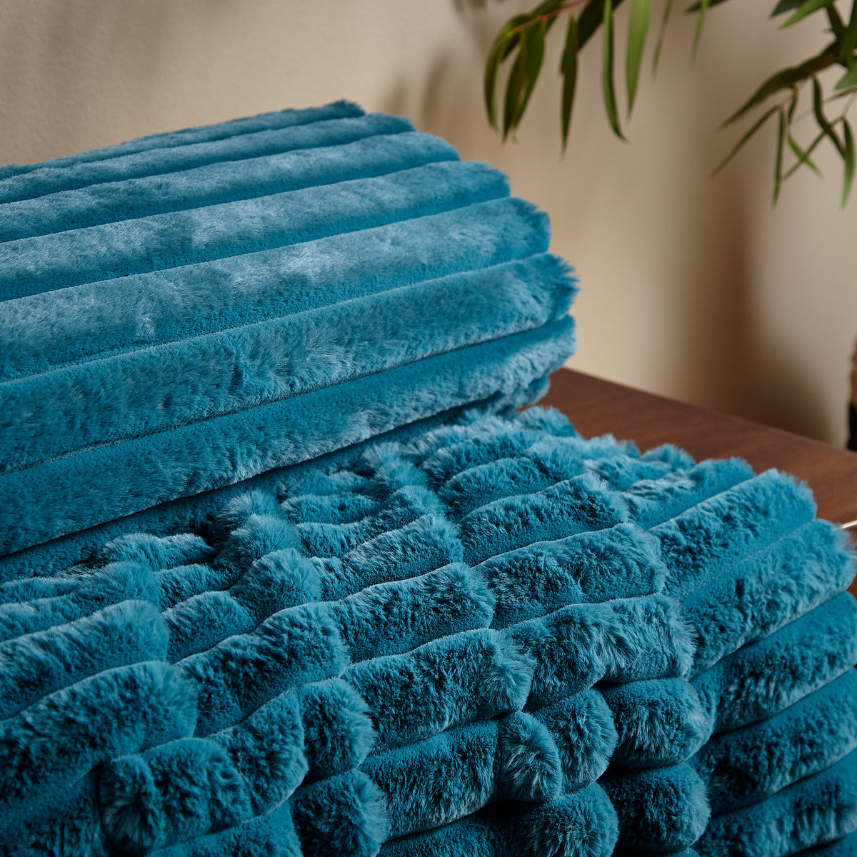 Catherine Lansfield Cosy Ribbed Faux Fur 130x170cm Throw Teal