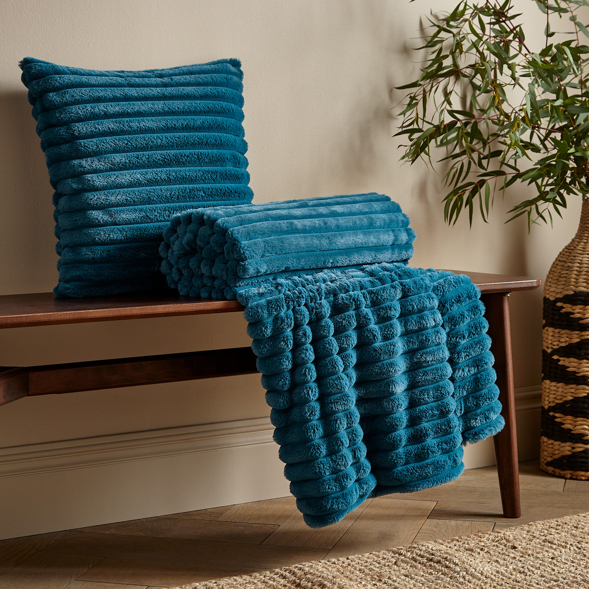 Catherine Lansfield Cosy Ribbed Faux Fur 130x170cm Throw Teal