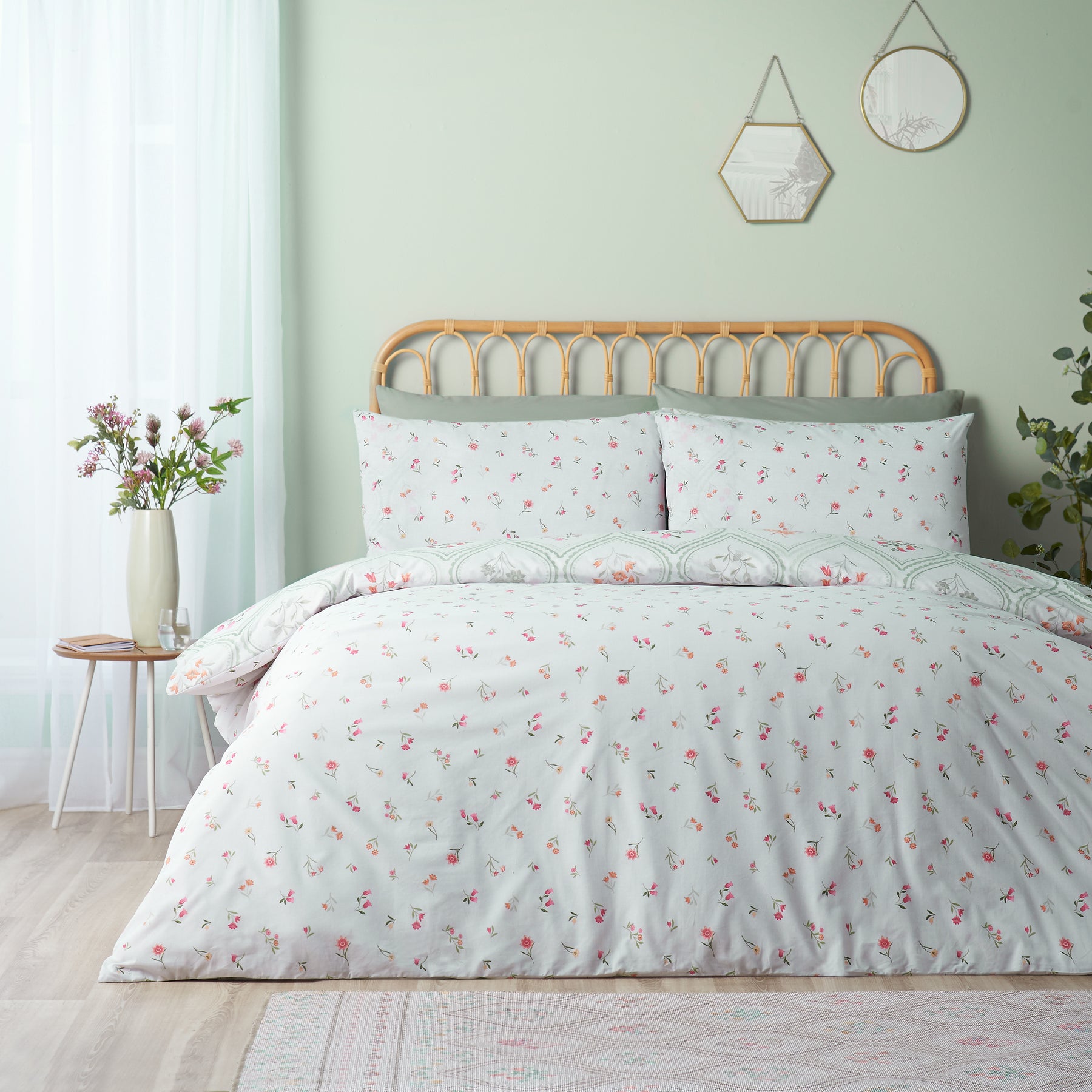 Catherine Lansfield Cameo Floral Duvet Cover Bedding Set Soft Green