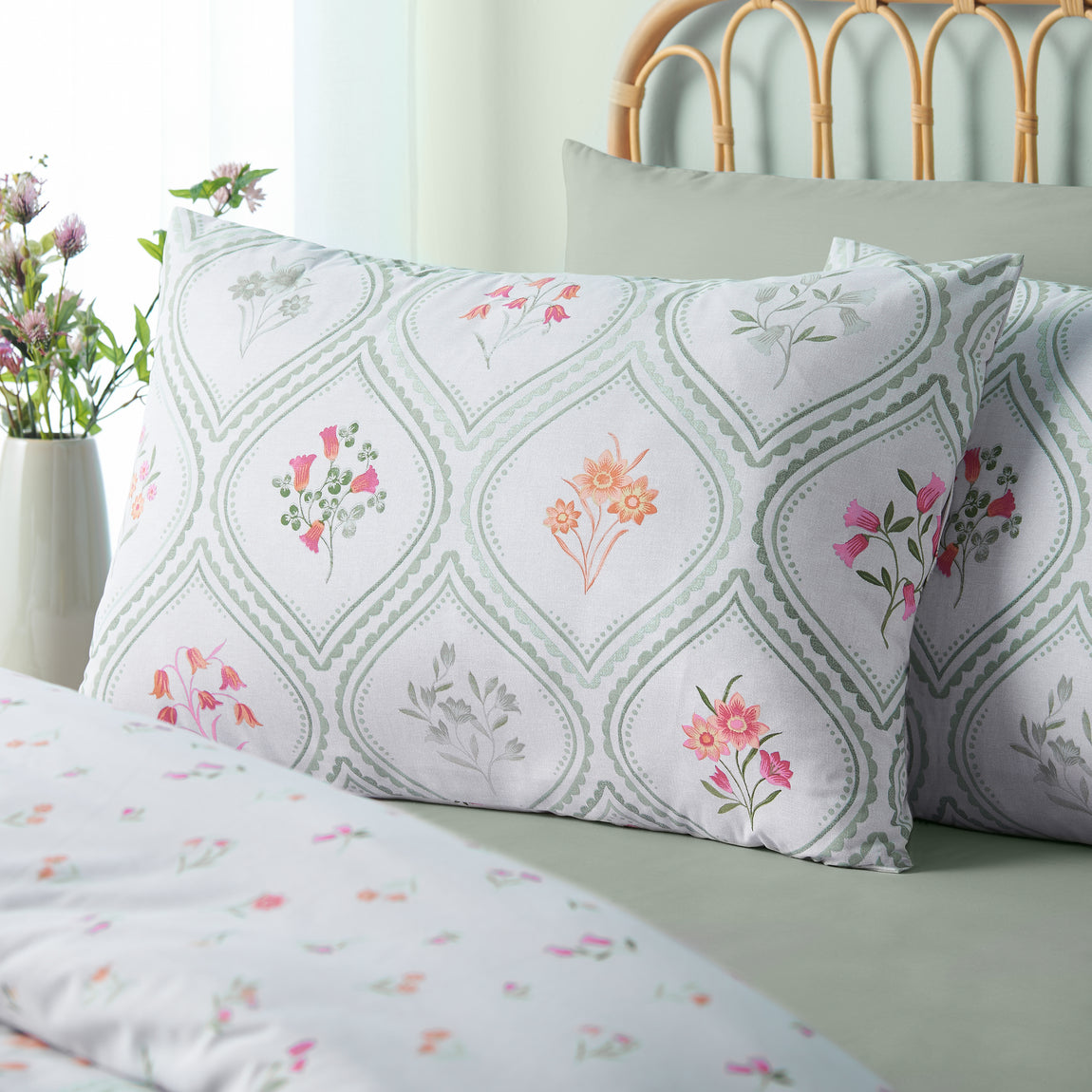 Catherine Lansfield Cameo Floral Duvet Cover Bedding Set Soft Green