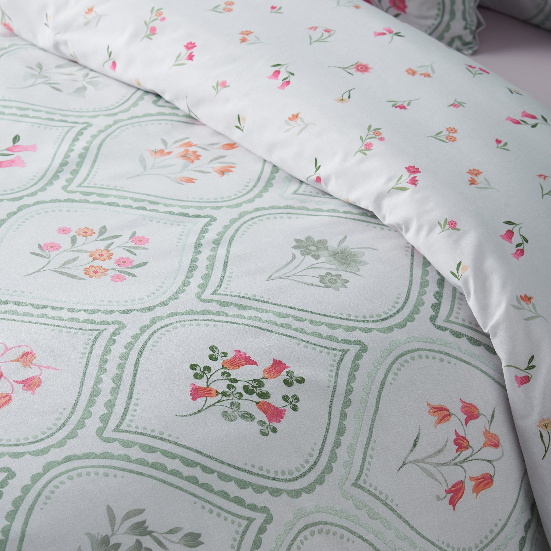 Catherine Lansfield Cameo Floral Duvet Cover Bedding Set Soft Green