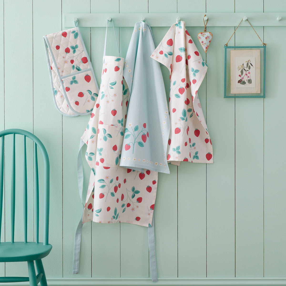 Catherine Lansfield Strawberry Garden Oven Glove Cream Red