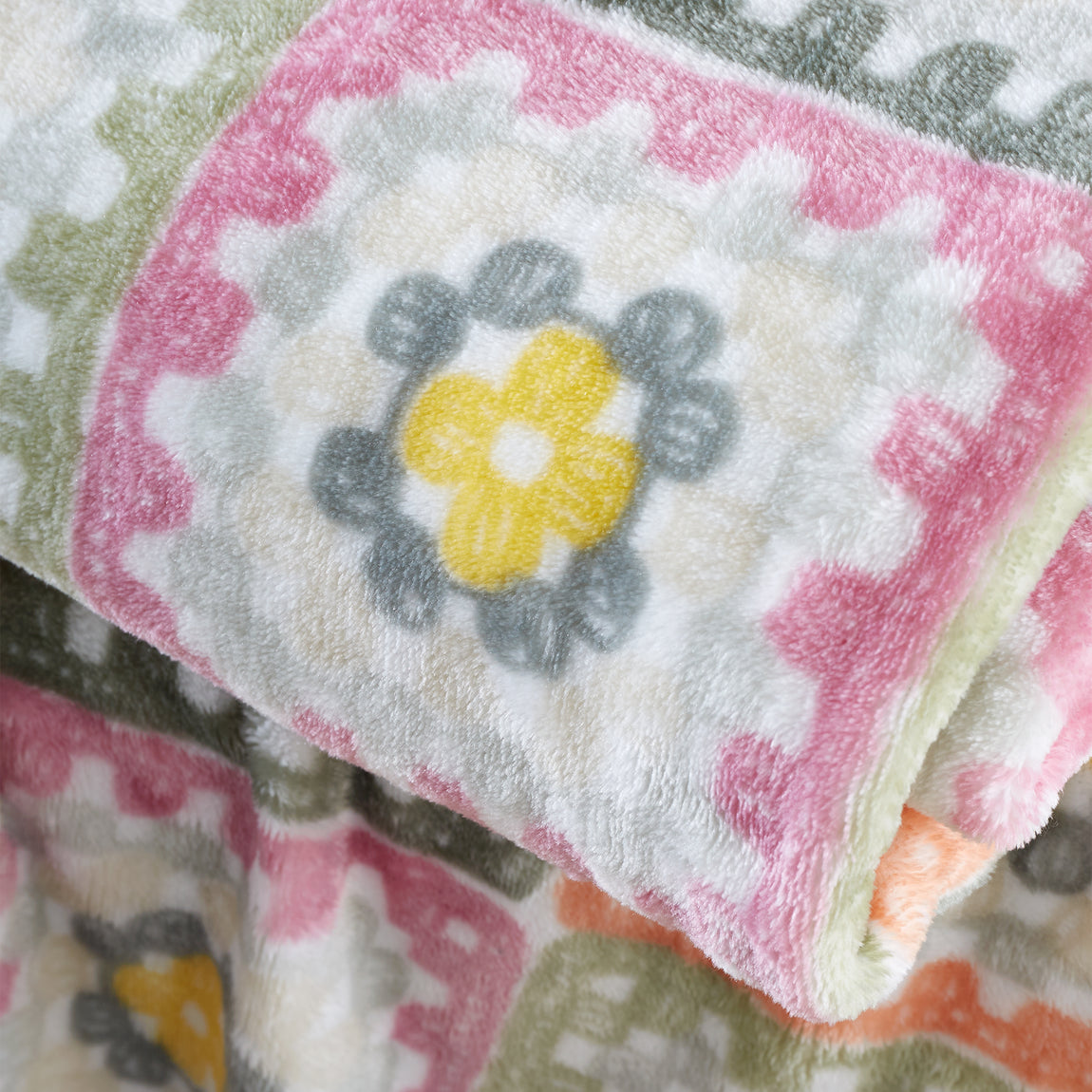 Catherine Lansfield Crochet Print 130cm x 170cm Throw Green